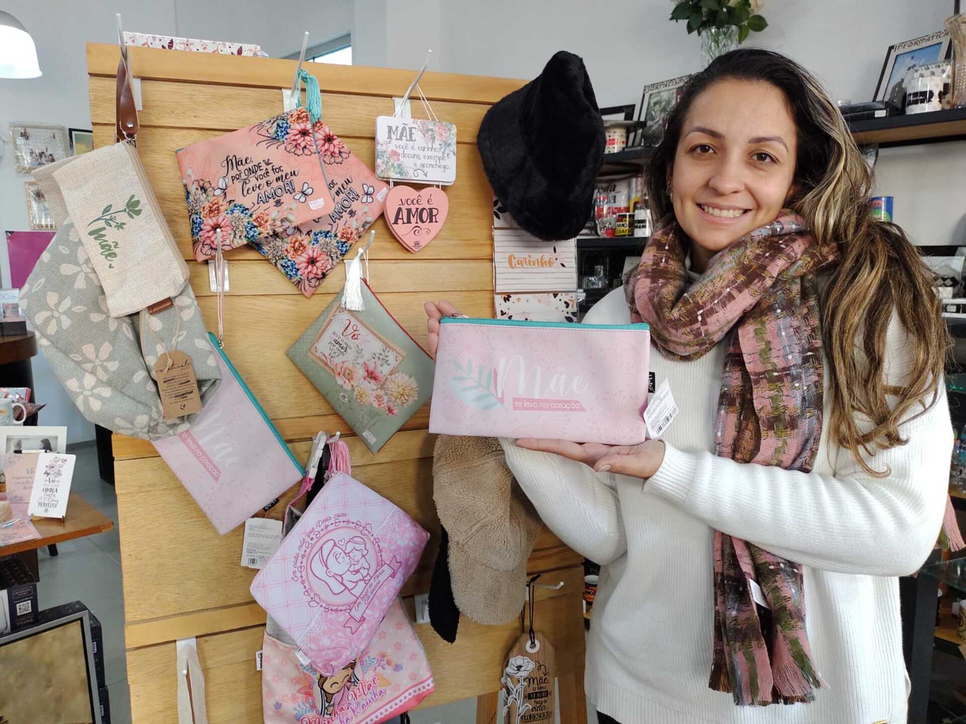 Fernanda destaca variedade de necessaires