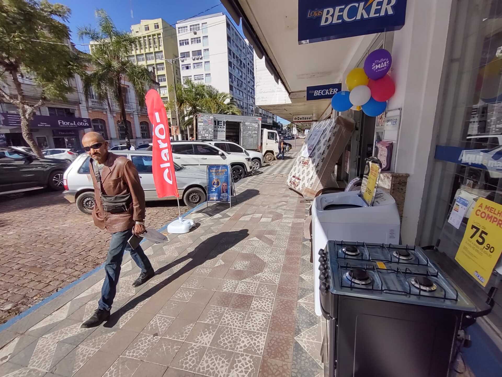 Movimento na Sete no final da manhã de ontem