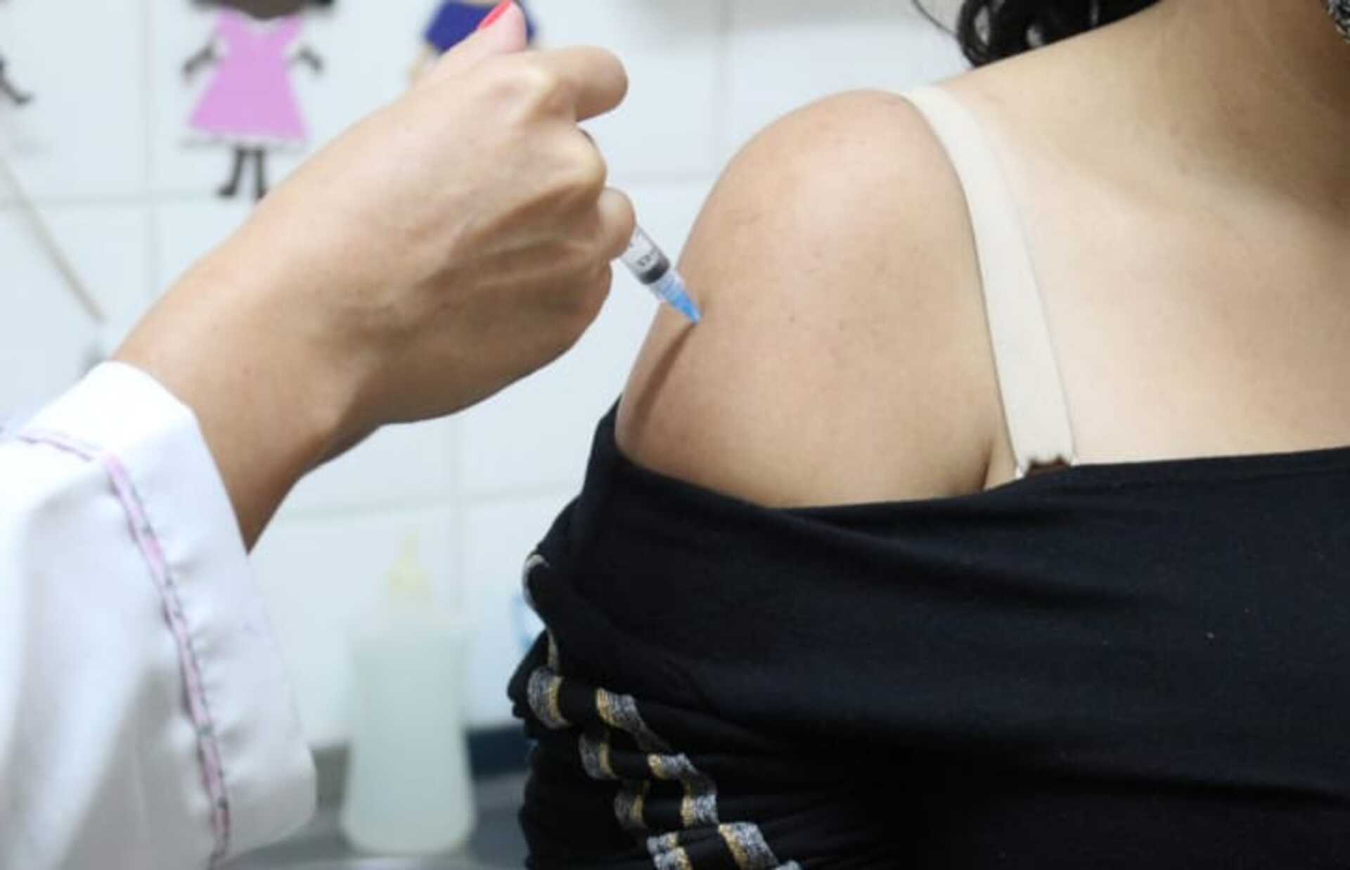 Quem vai ao posto pode receber bivalente e vacina contra a influenza