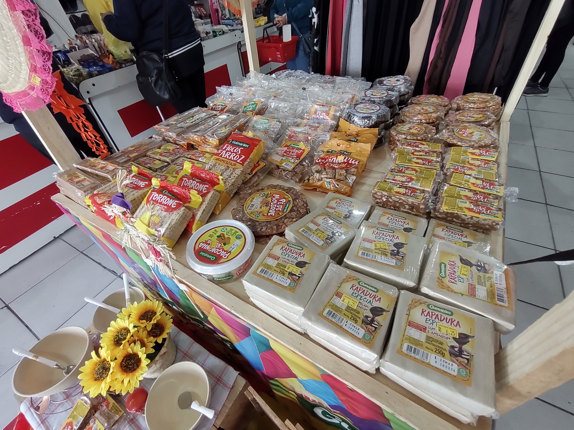 “Ilhas” nos estabelecimentos ofertam produtos típicos