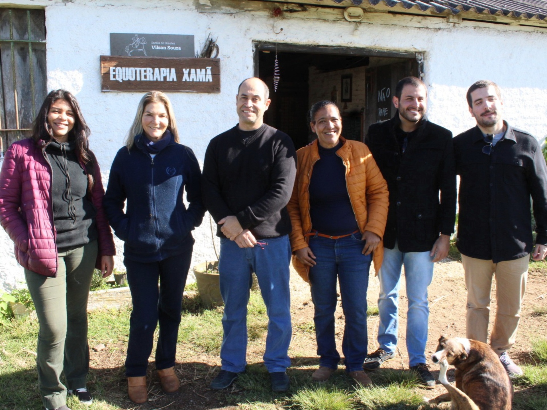 Equipe oferta aulas de equitação gaúcha e equoterapia