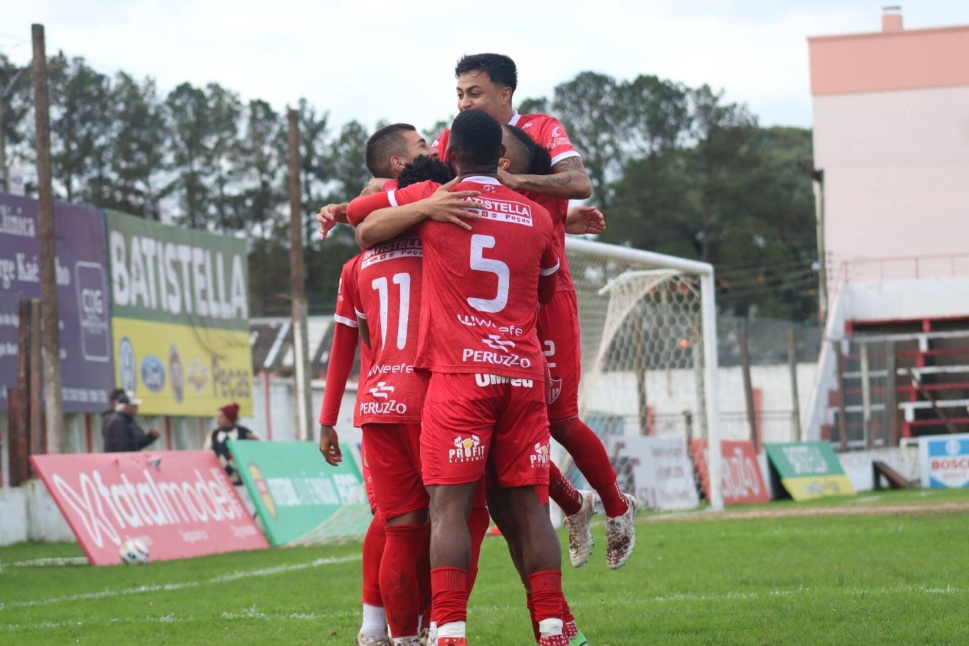 Jogando em casa, time venceu o Guarani-VA