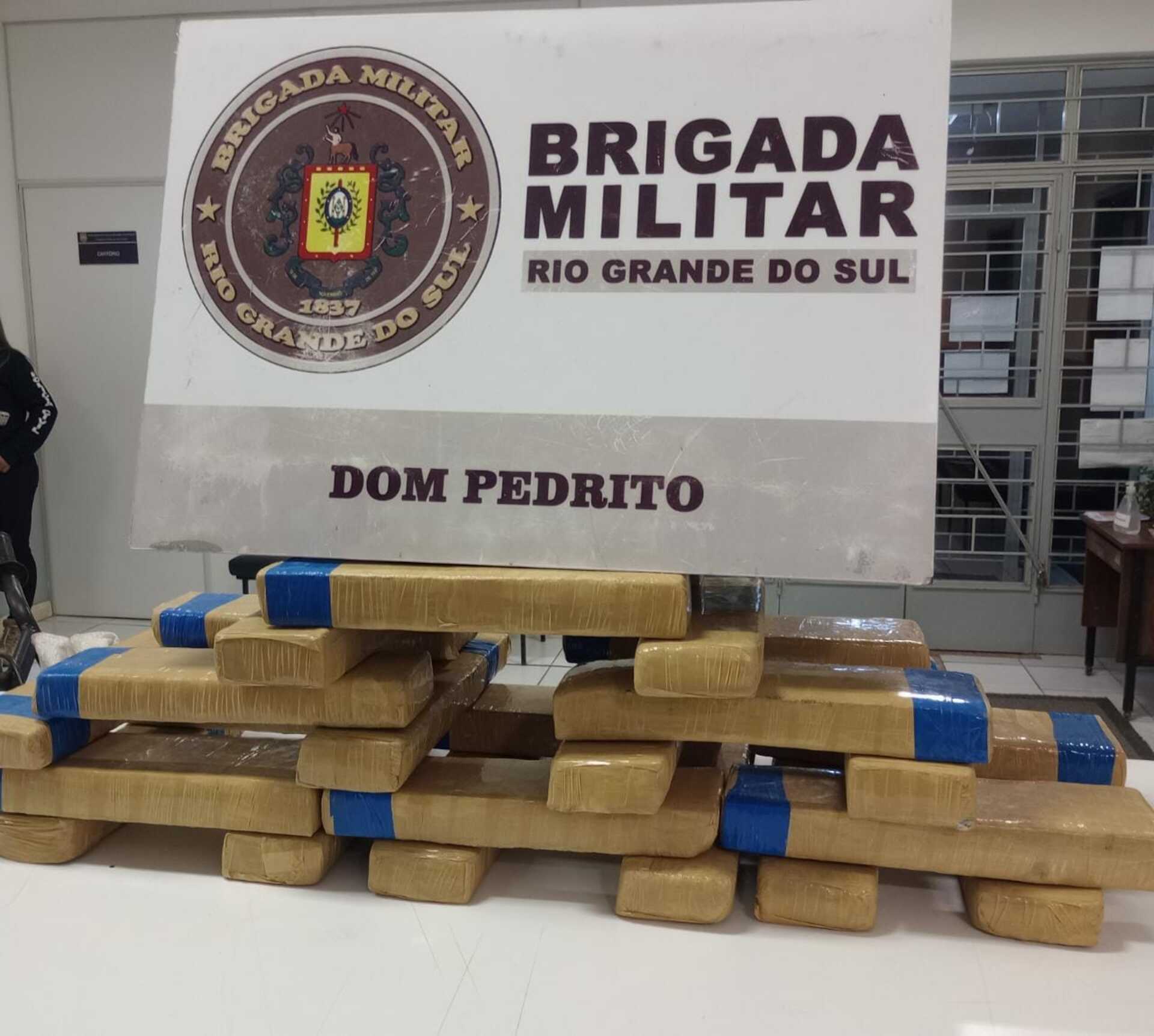 OAB Barro Preto - BM de Dom Pedrito apreende 22 quilos de maconha