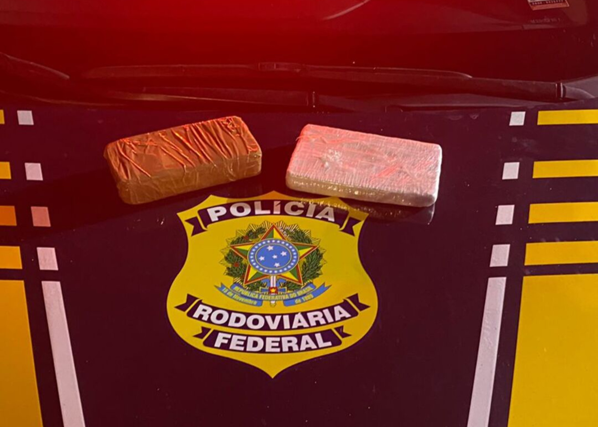OAB Barro Preto - PRF prende passageira de ônibus com crack e cocaína