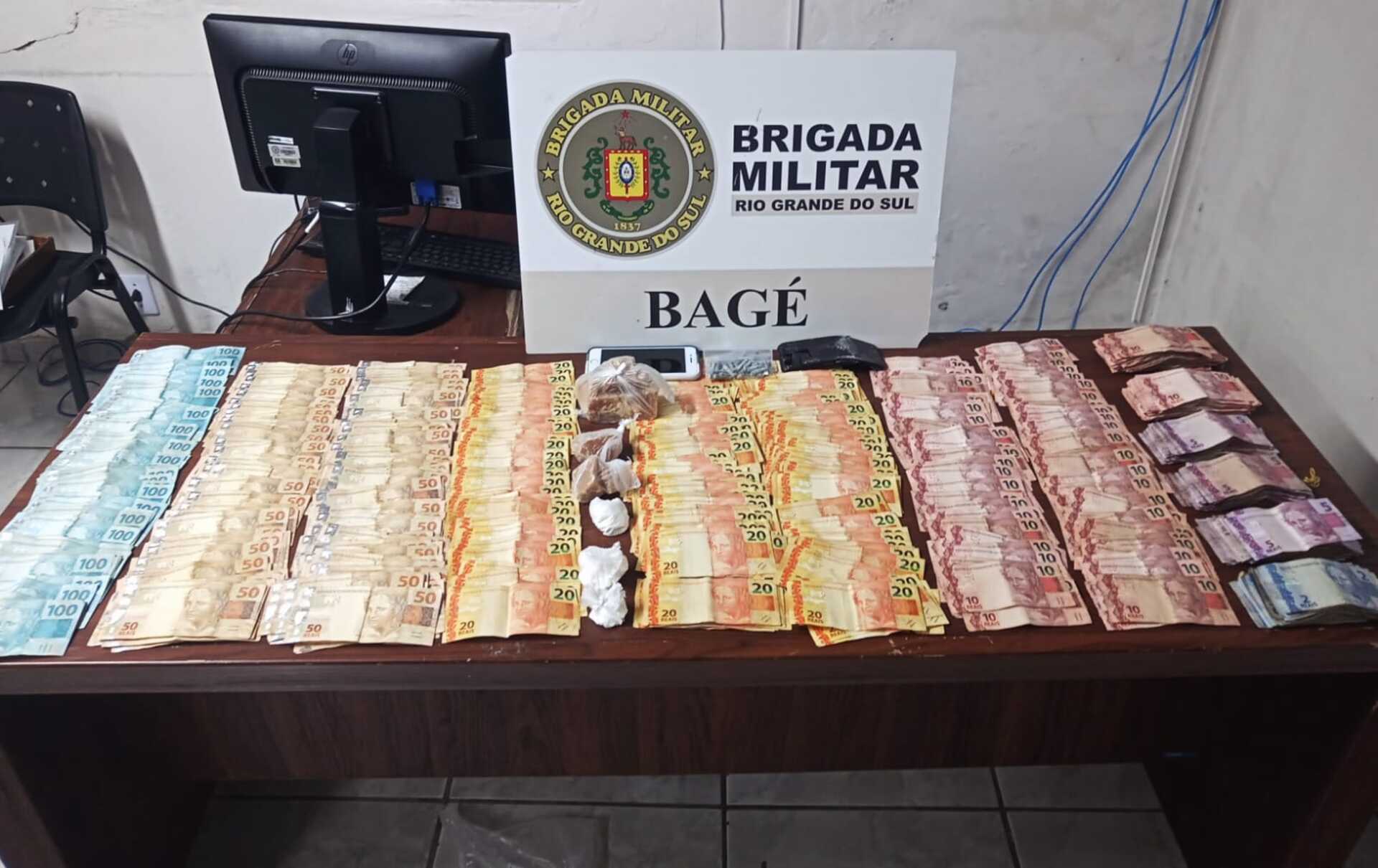 OAB Barro Preto - Drogas e dinheiro apreendidos