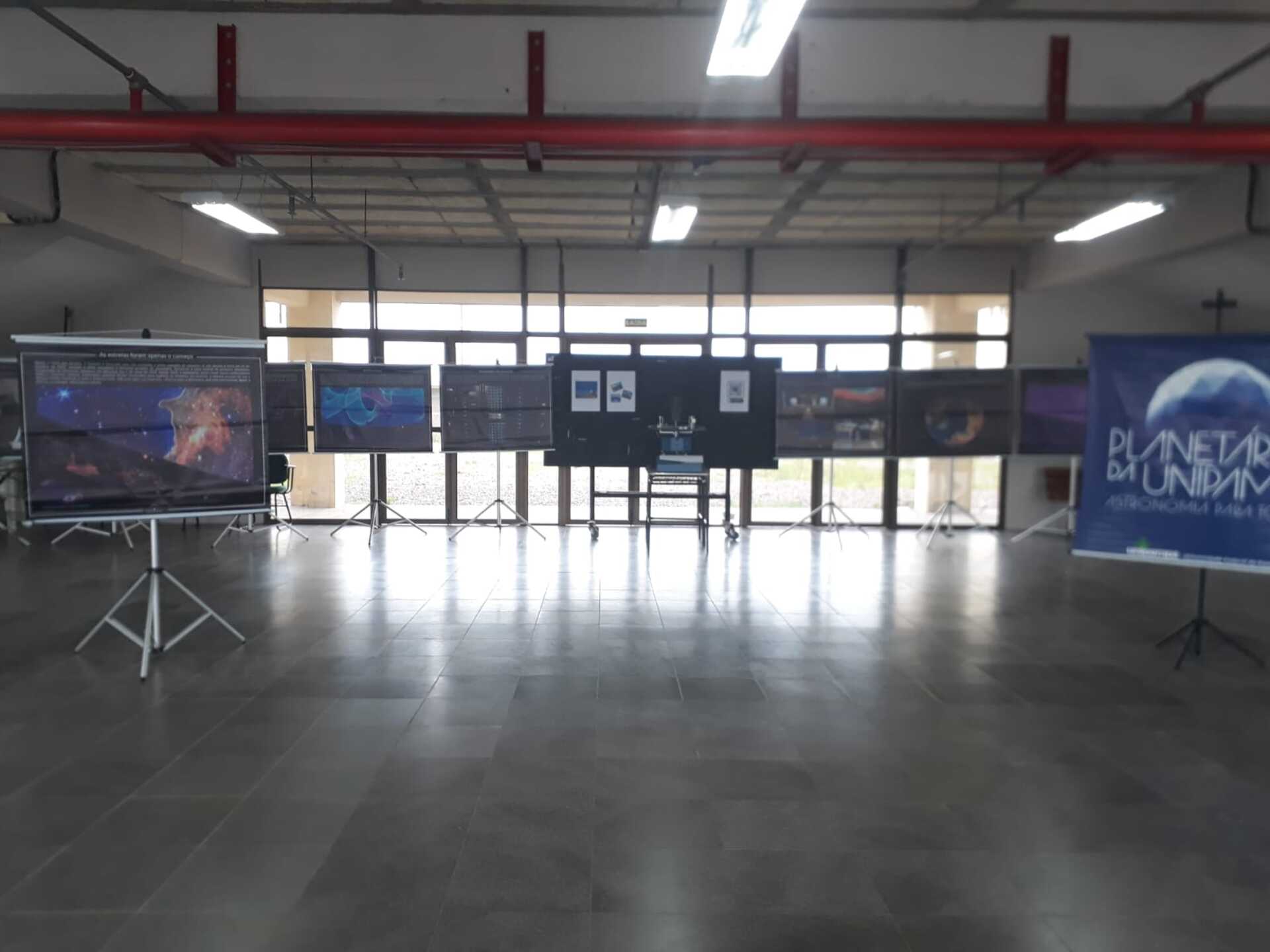 Exposição está disponível no hall da Unipampa
