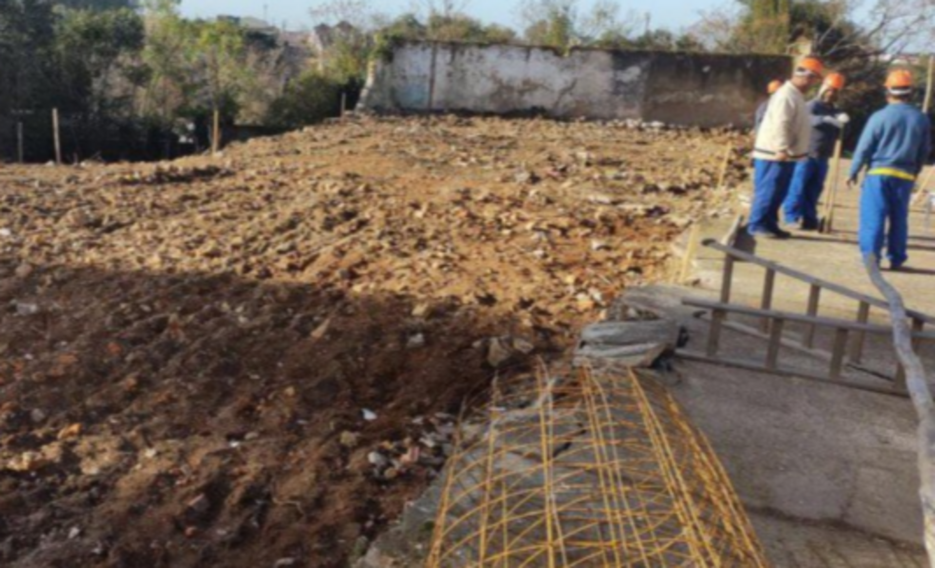 Trabalhos começaram com a terraplanagem do terreno