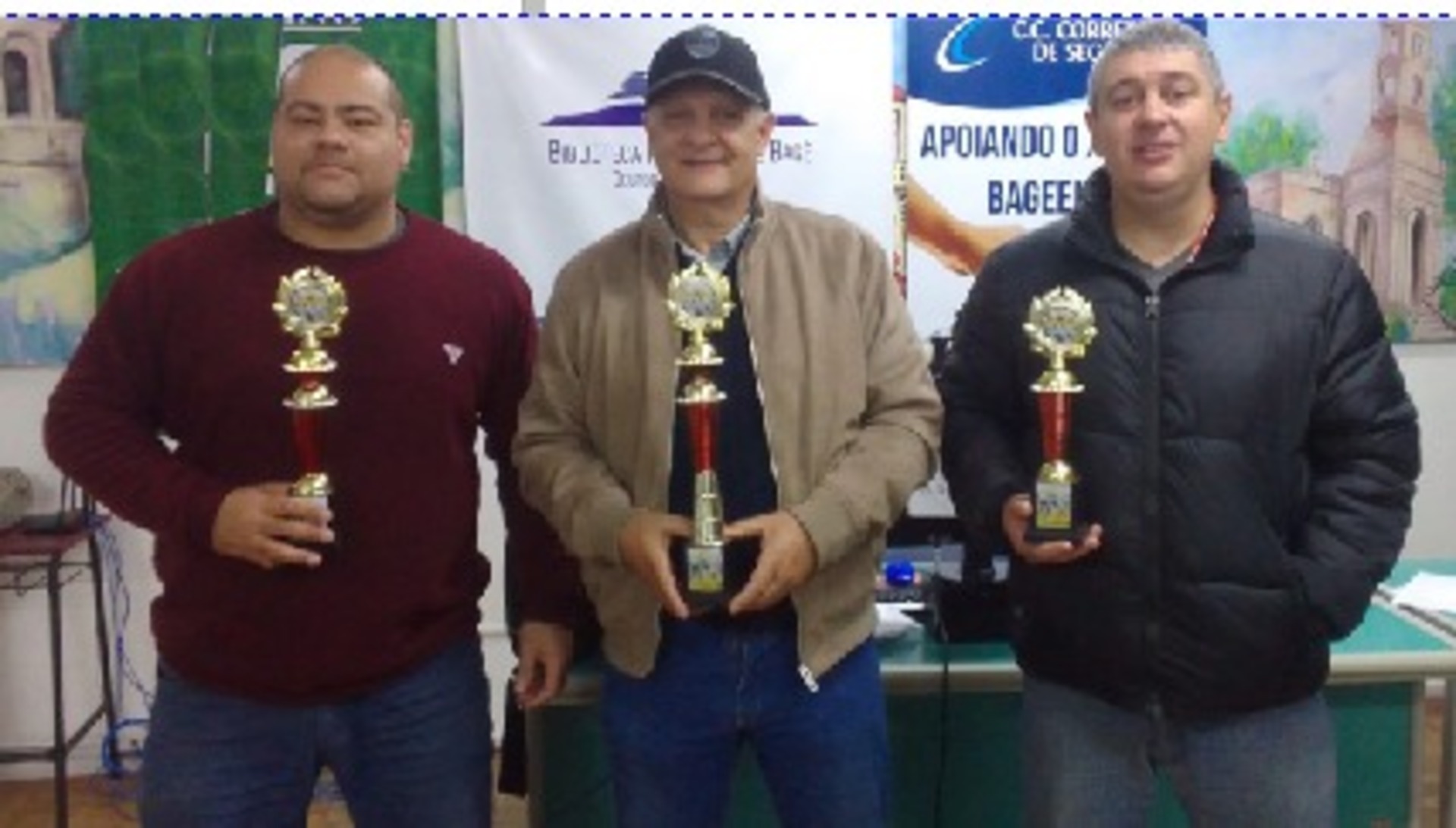 Emílio Mansur (centro) venceu a classificatória mais recente
