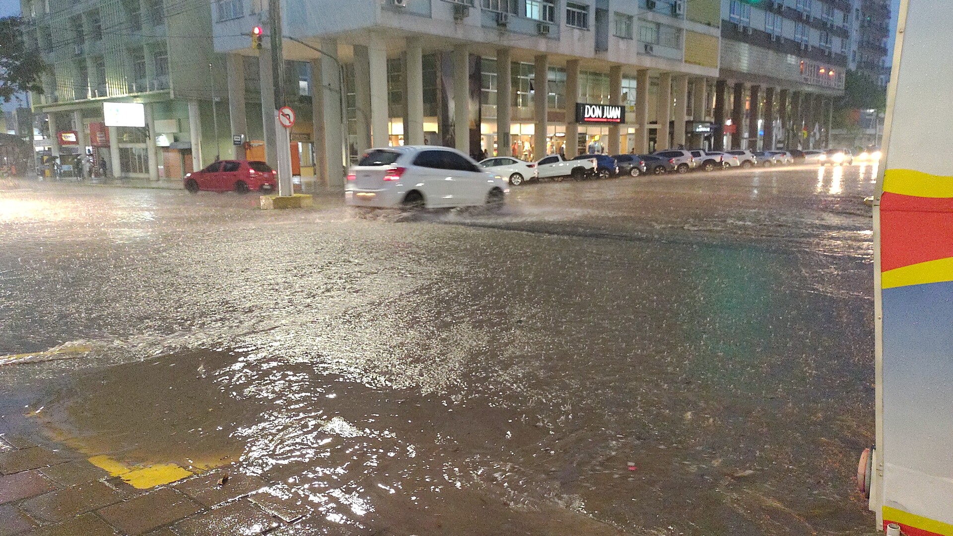 Esquina da Sete com General Neto