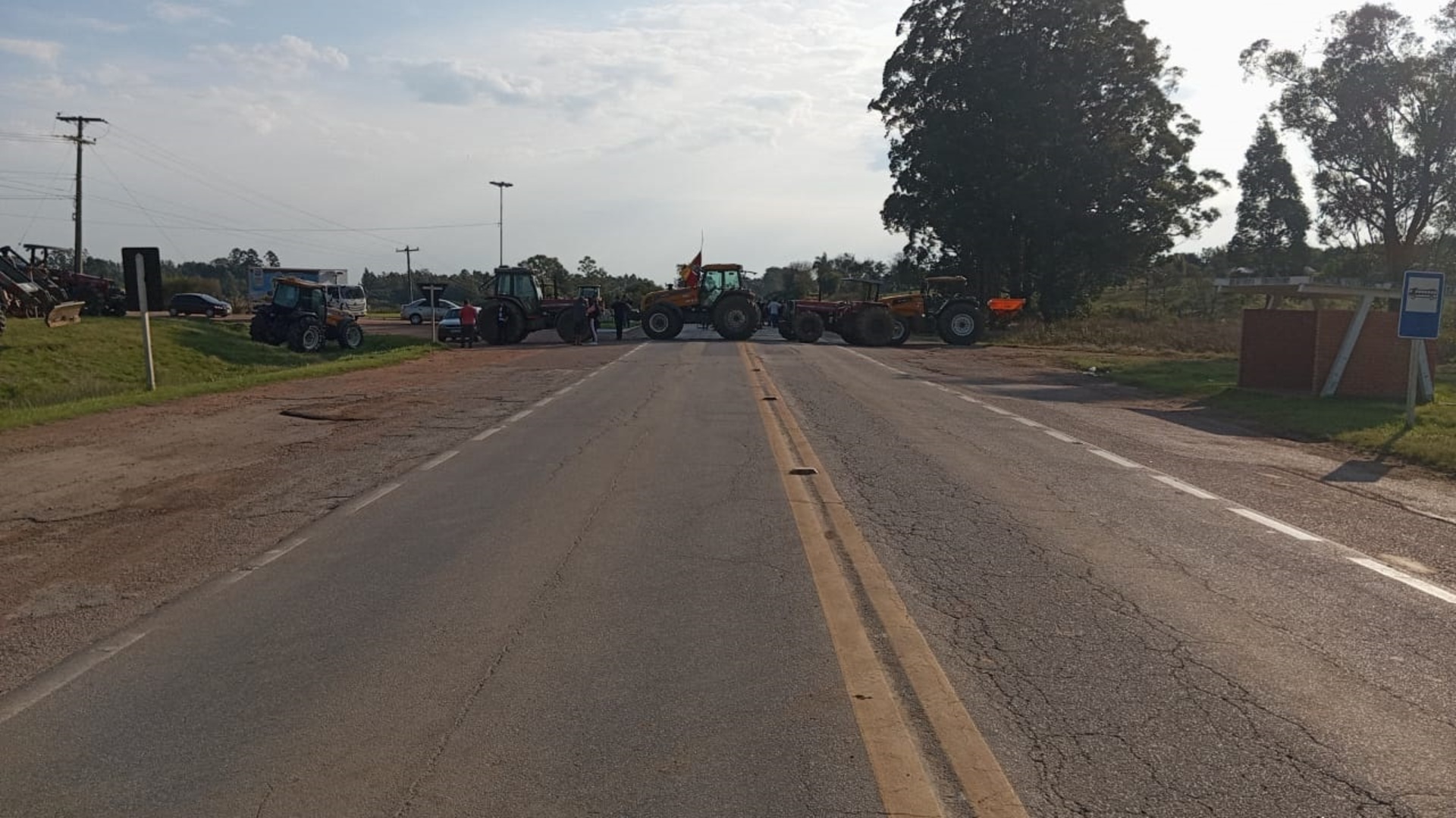 OAB Barro Preto - Produtores bloqueiam BR-293 em Hulha Negra