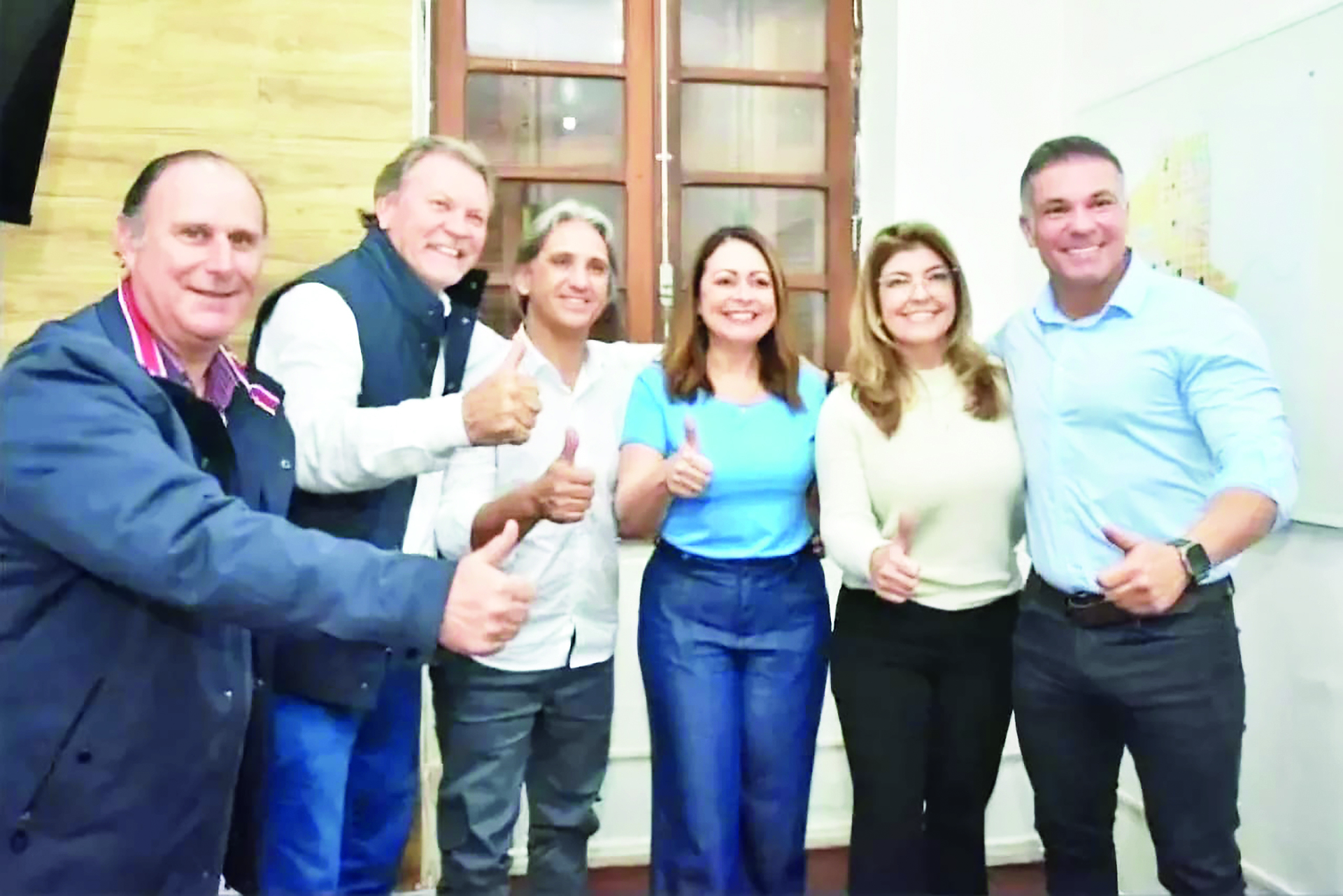 Roberta e o Geraldo, com a deputada estadual Adriana Lara, o prefeito Divaldo Lara, e o deputado Afonso Hamm