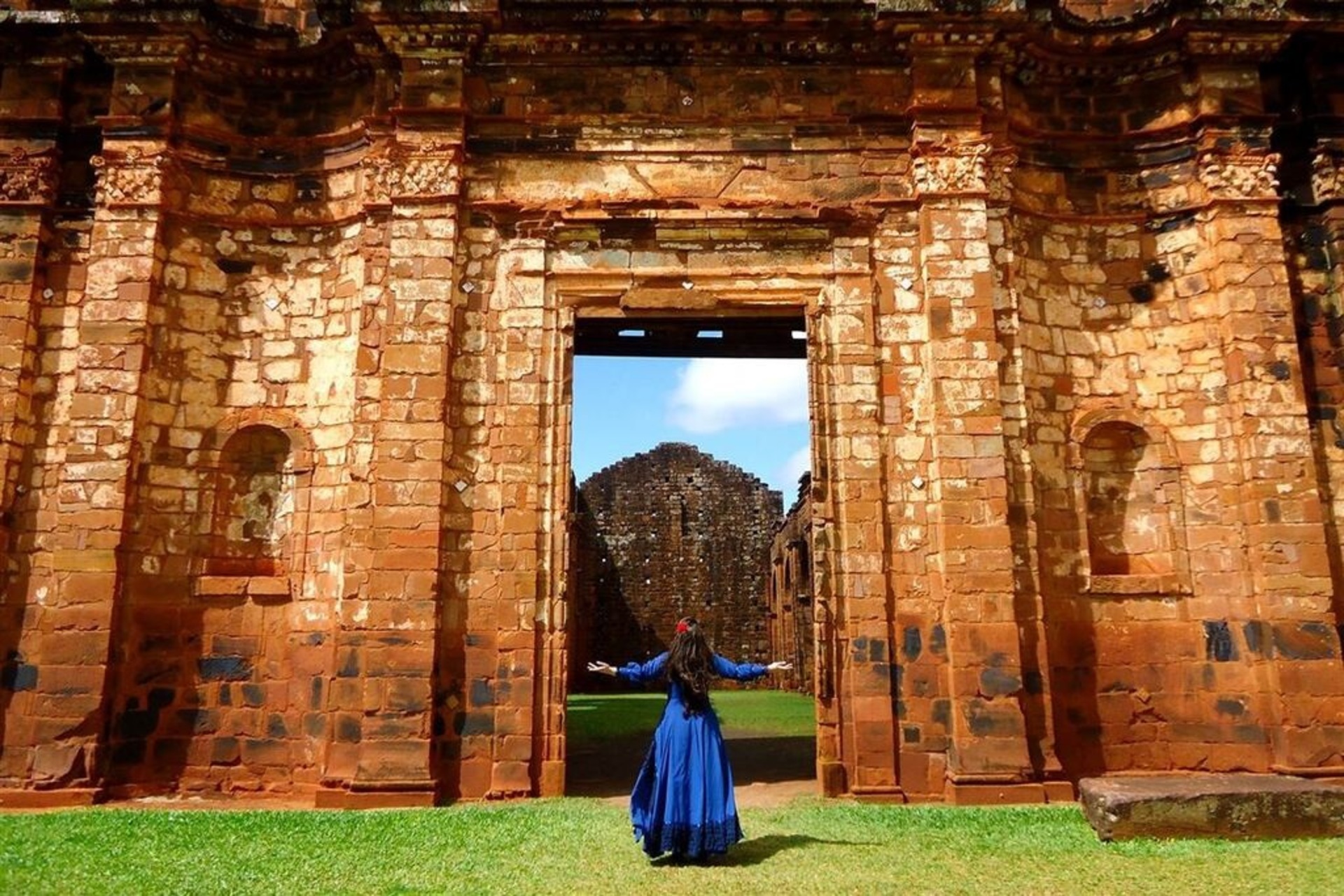 A obra de Tainá aborda a história do estado desde o período pré-histórico.