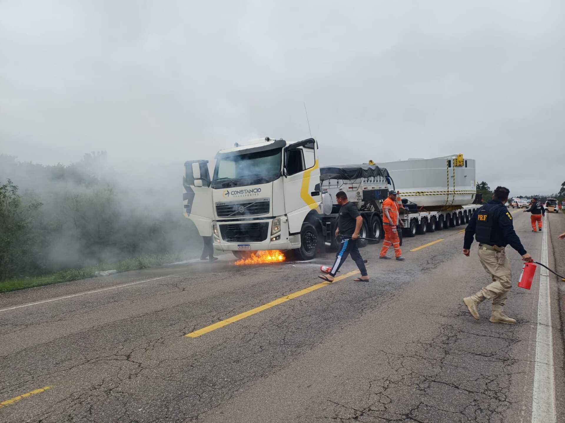 OAB Barro Preto - Caminhão com equipamento eólico pega fogo
