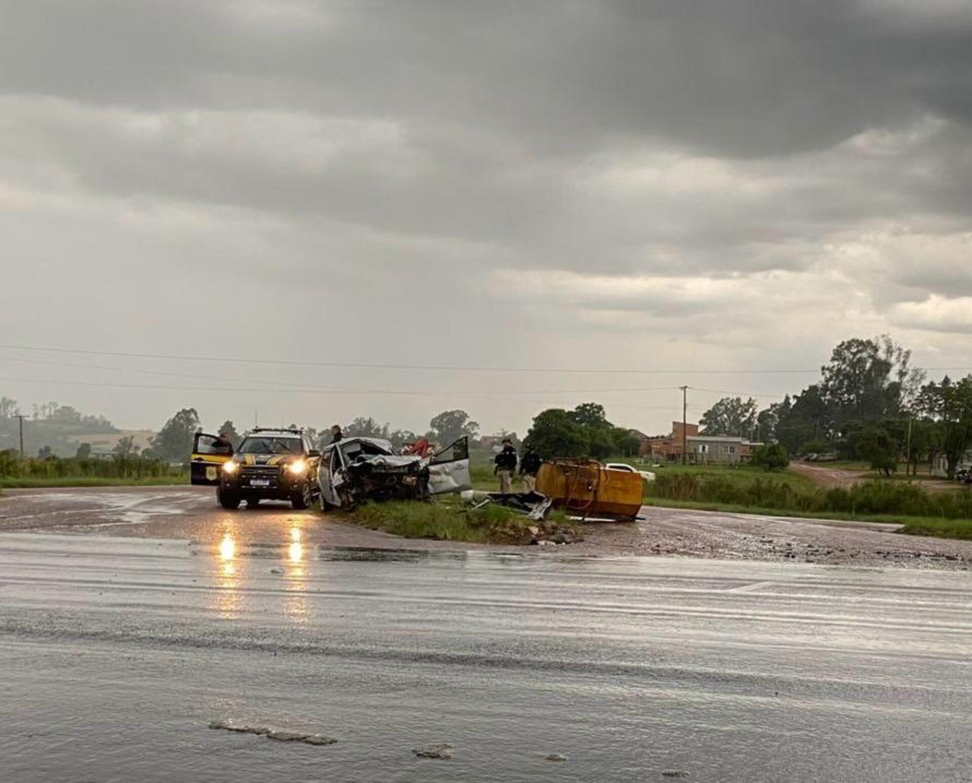 OAB Barro Preto - Duas pessoas ficam feridas após colisão na BR-293