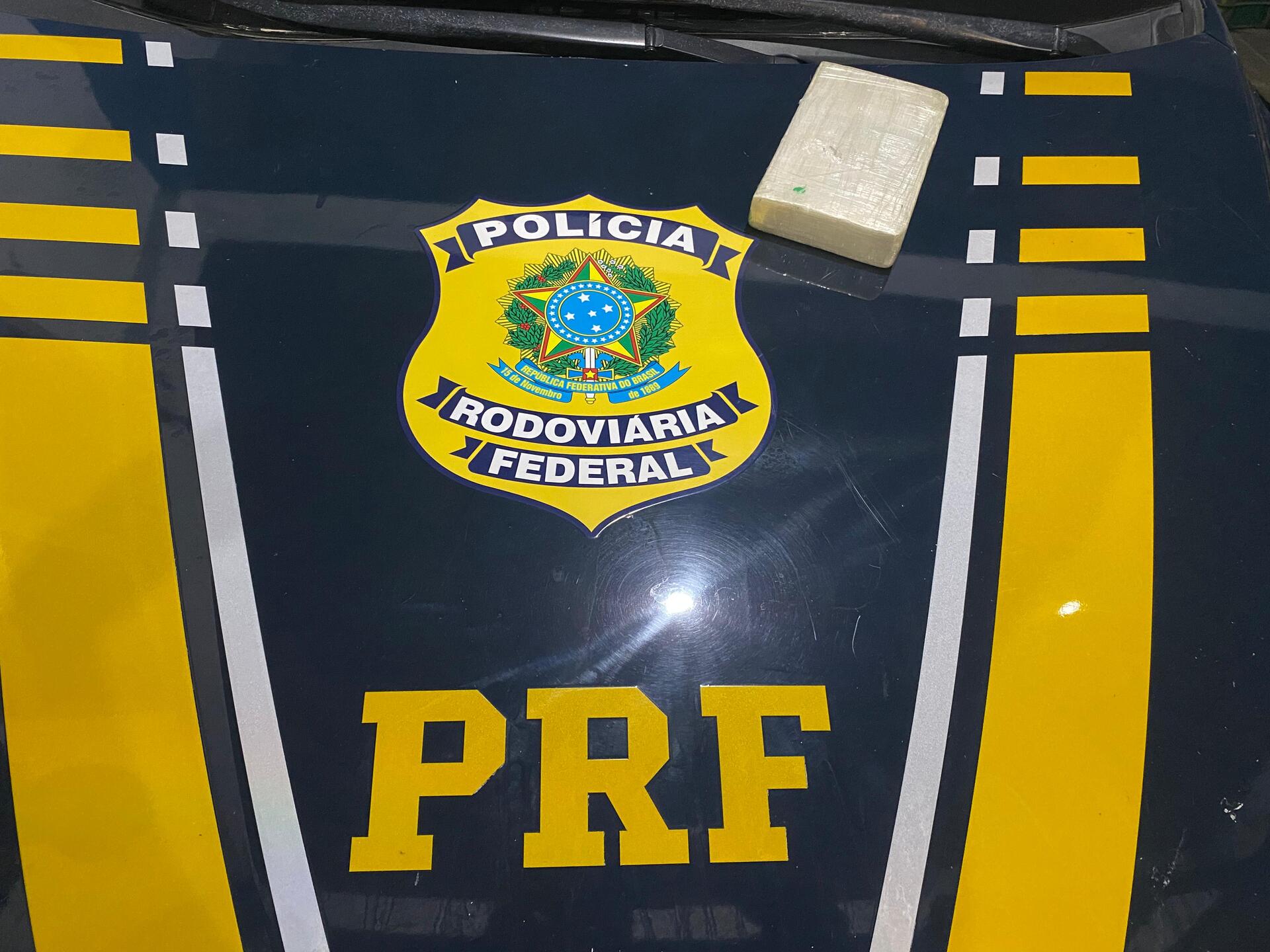 OAB Barro Preto - Homem é preso com cocaína escondida na tampa do porta-malas