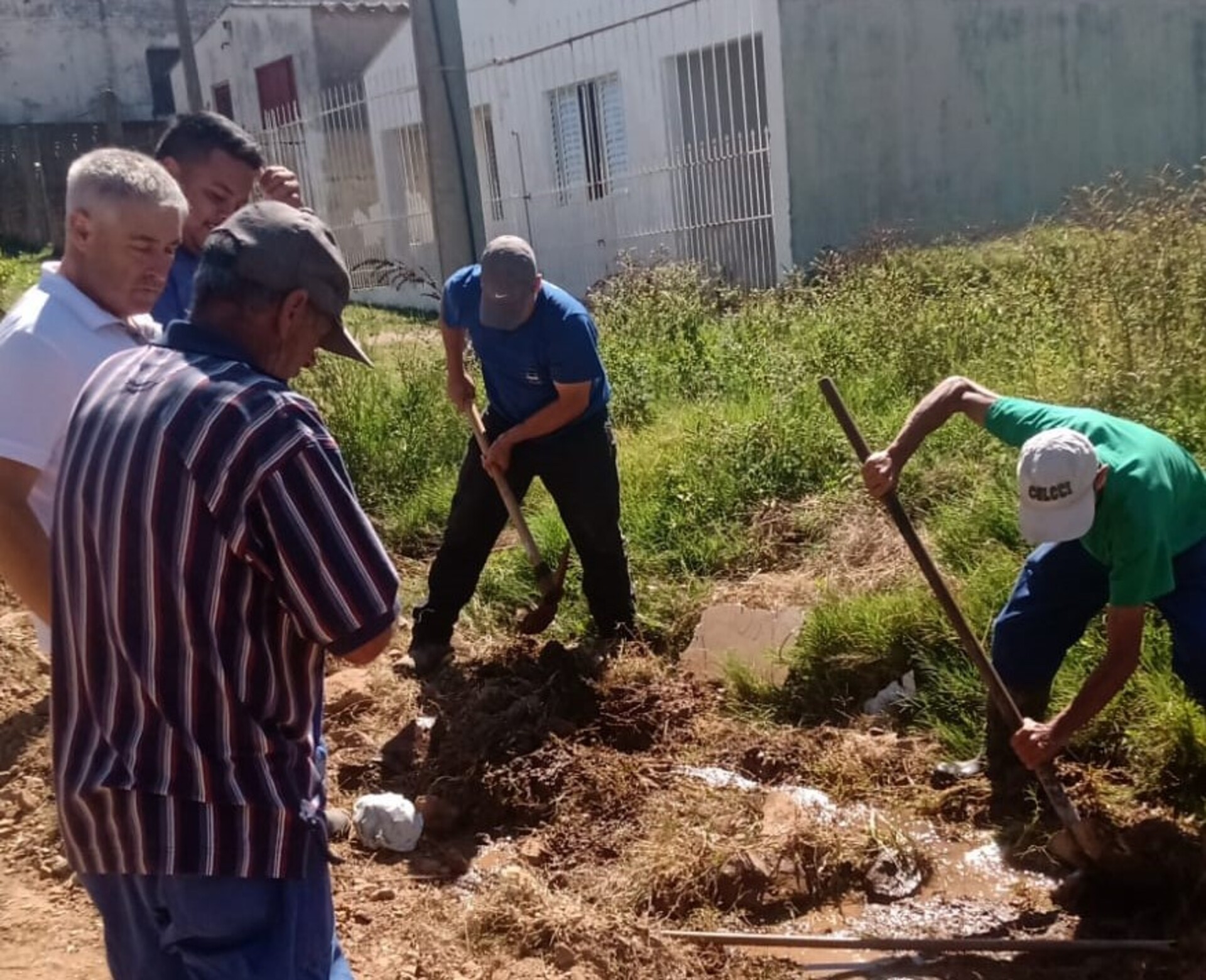 Equipes atuaram nessa sexta-feira por 12 horas