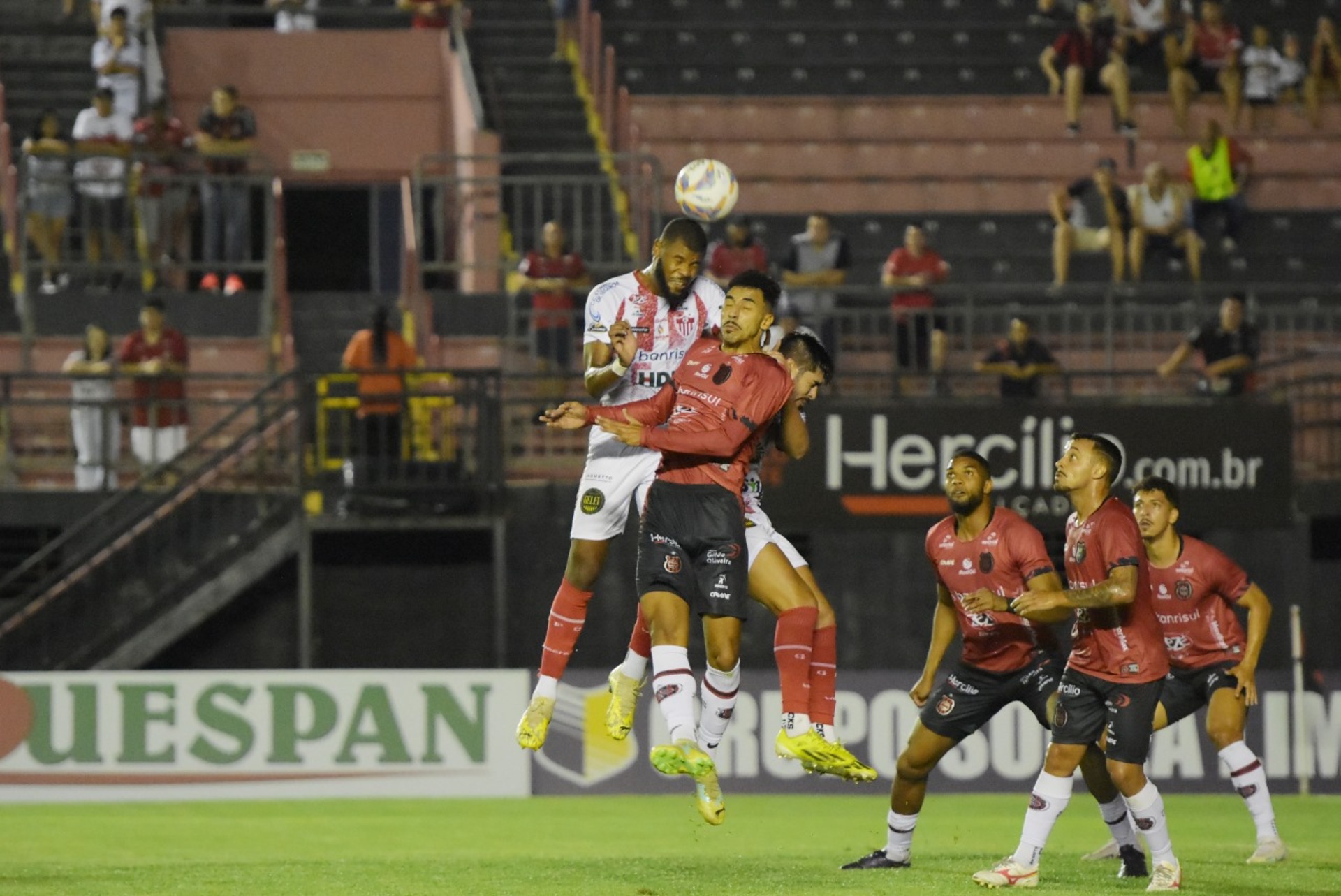 Brasil foi superior ao Guarany, mas a partida terminou 0 a 0