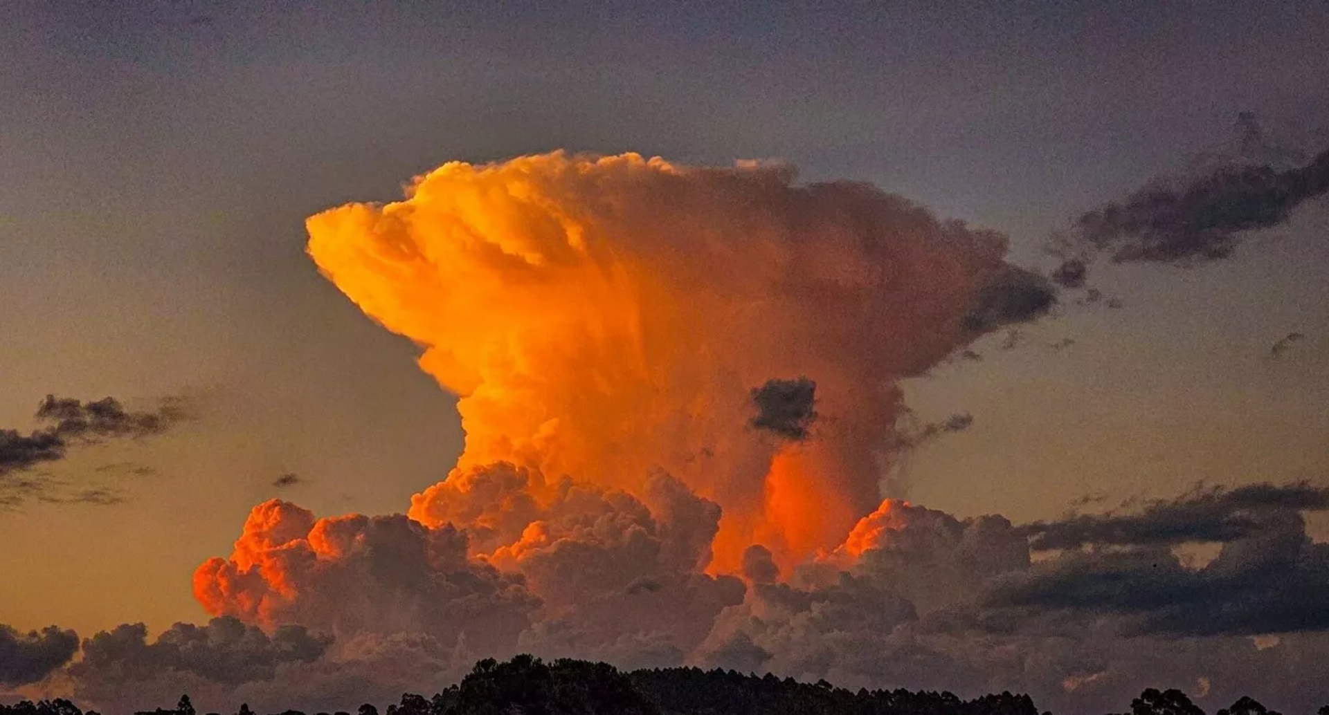 Nuvens cogumelo são consequência do calor