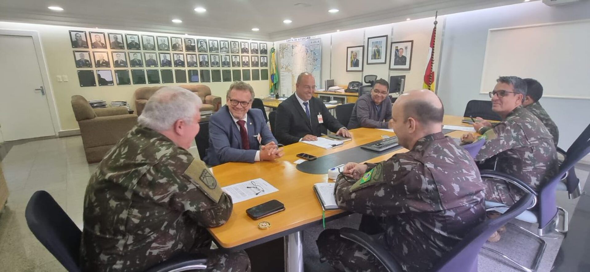 OAB Barro Preto - Mainardi se reúne com exército para tratar da obra da barragem