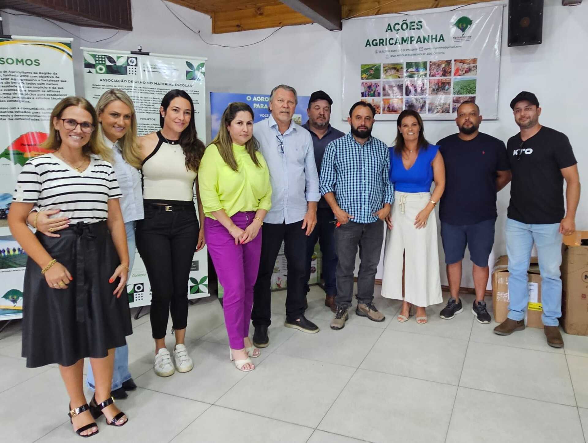 OAB Barro Preto - Dirigentes da Agricampanha entregam documento de apoio à securitização a Afonso Hamm e Andrea Gallina