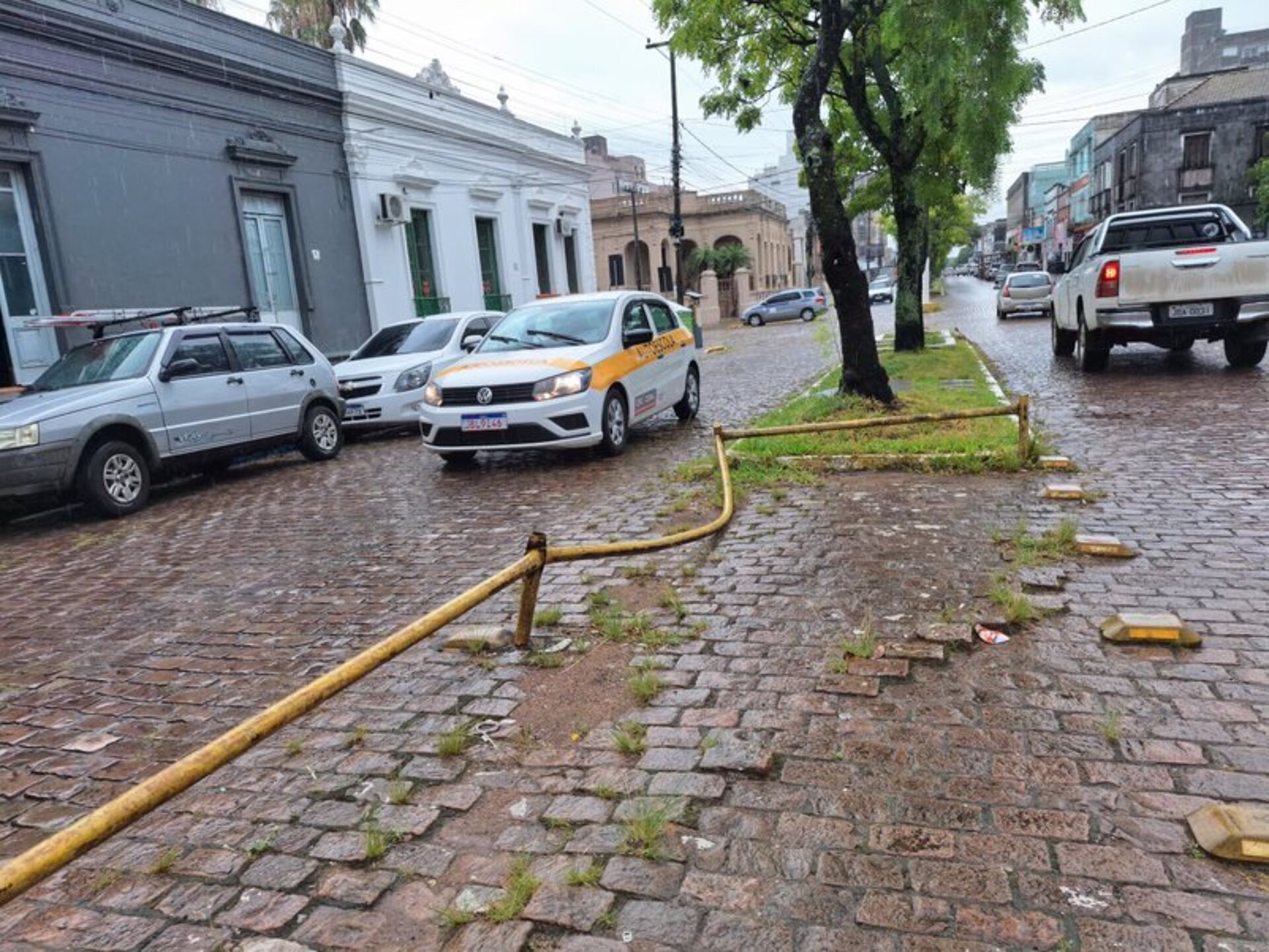 Depredação e abandono é visto em diversos pontos da cidade