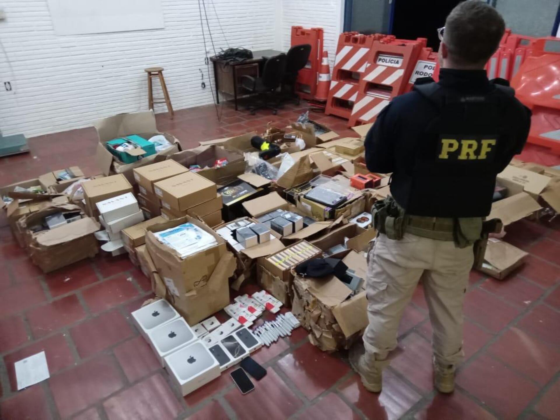OAB Barro Preto - PRF aprende mercadoria que ultrapassa R$ 5 milhões