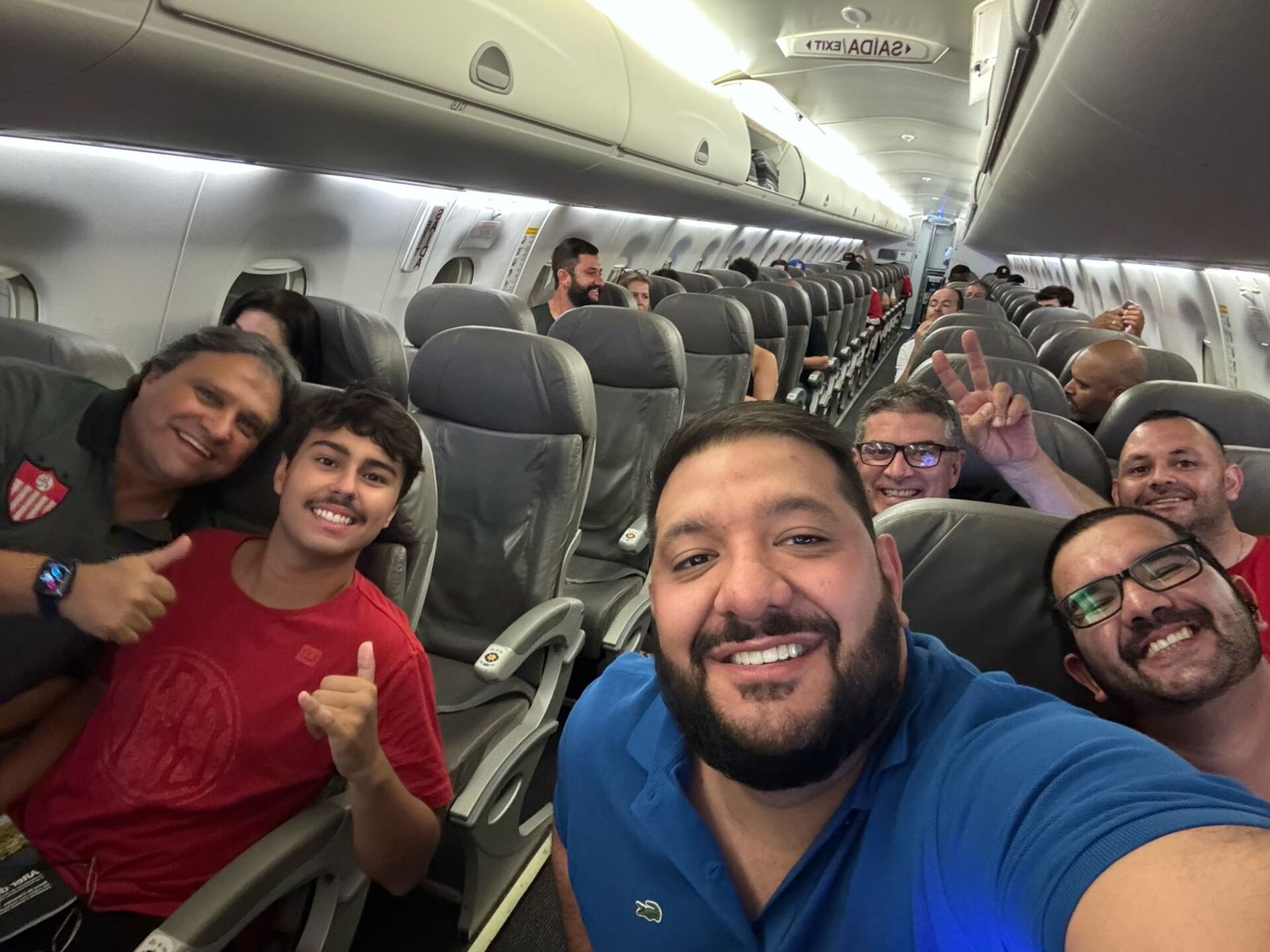 Delegação viajou na noite de terça-feira para Curitiba