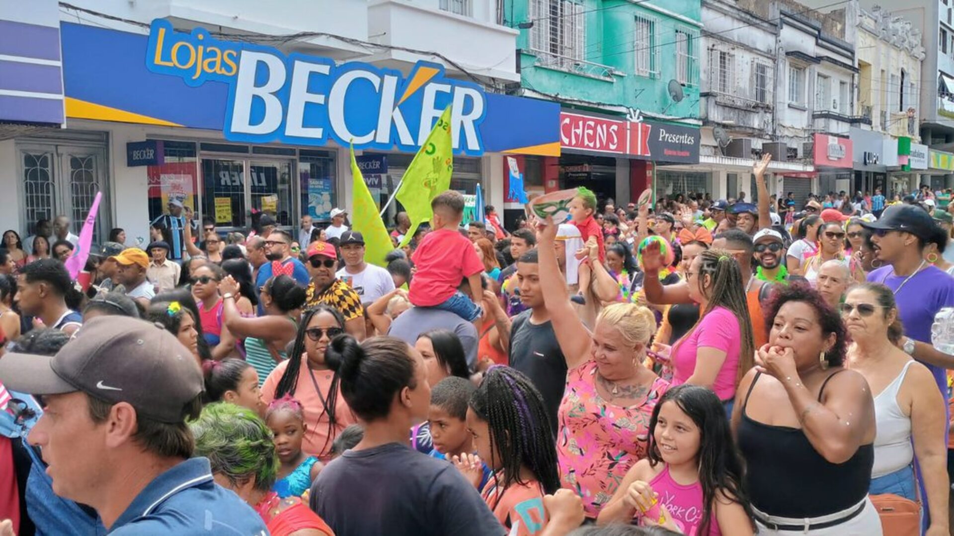 Estimativa é de que mais de oito mil participaram no sábado