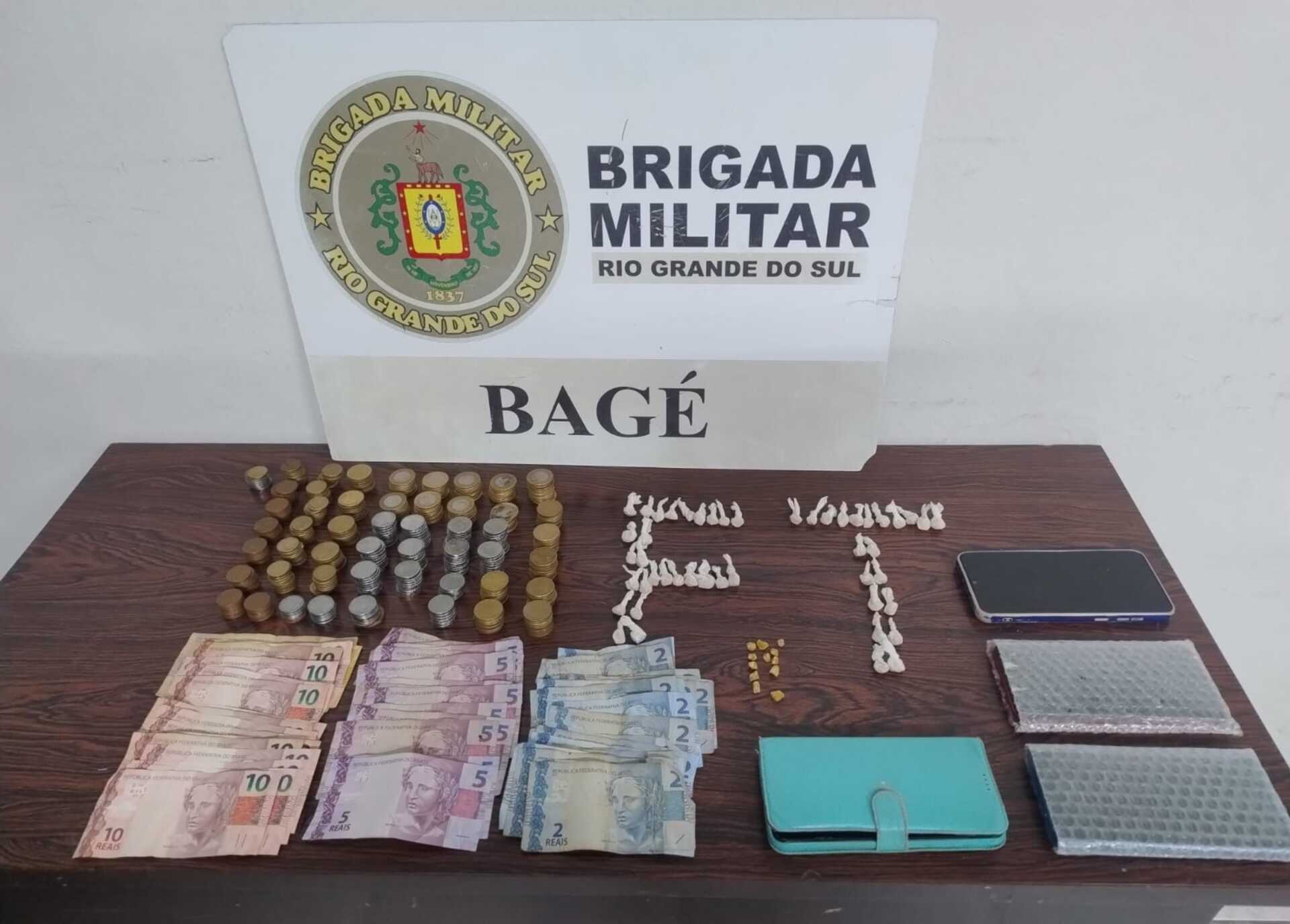 OAB Barro Preto - Homens tentam fugir, mas são presos com droga e dinheiro