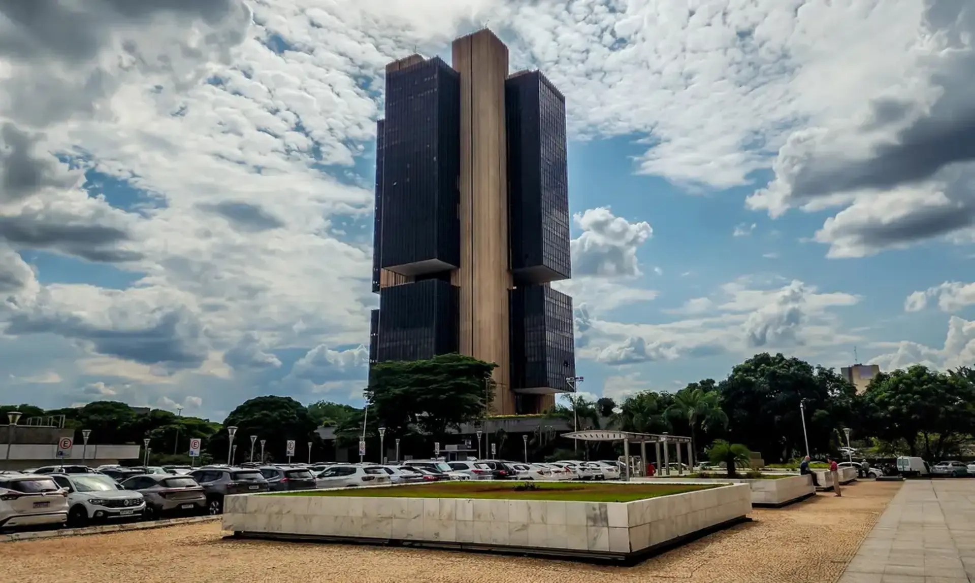 OAB Barro Preto - Fecomércio avalia aumento da Selic e alerta para desafios econômicos
