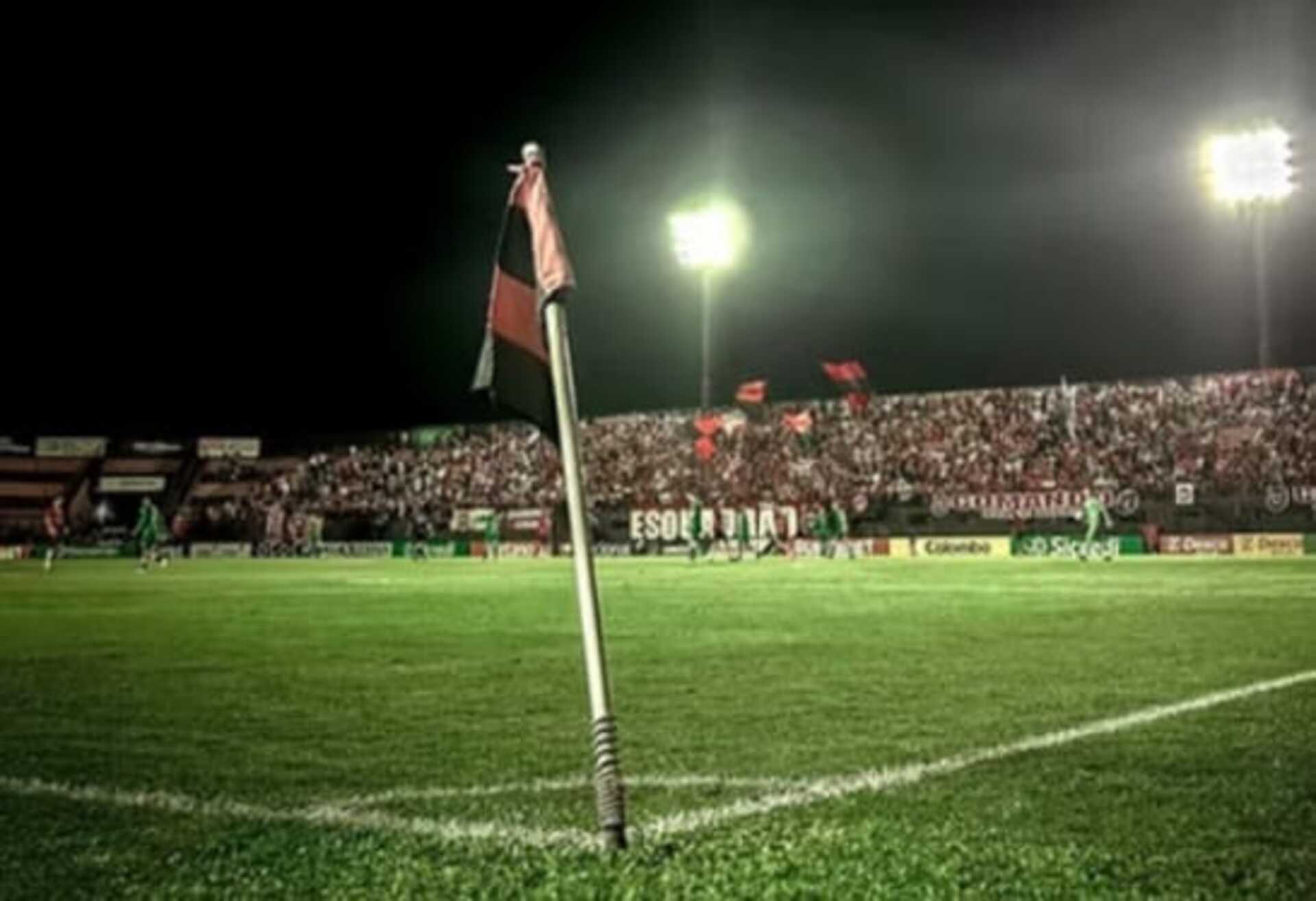 Clube enfrenta crise financeira e tenta reduzir despesas