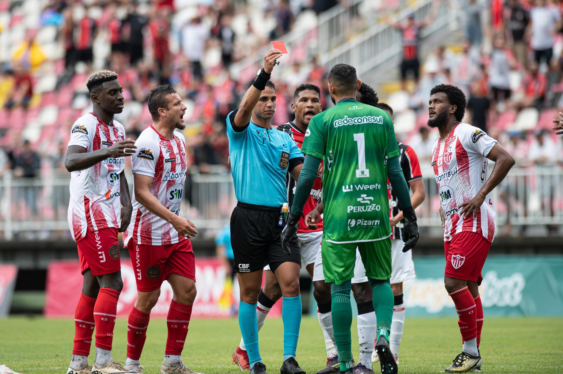 Goleiro foi expulso e Índio ficou com um jogador a menos
