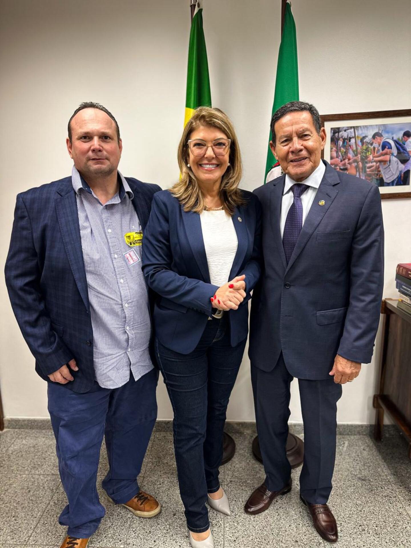 OAB Barro Preto - Adriana anuncia recursos para cirurgias de catarata no Hospital Universitário