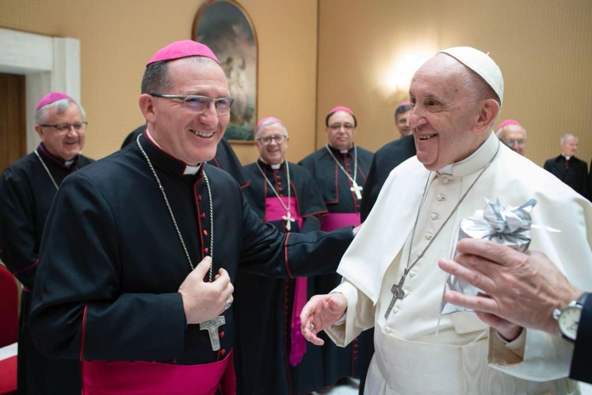 Dom Cleonir Dalbosco ao lado de Papa Francisco