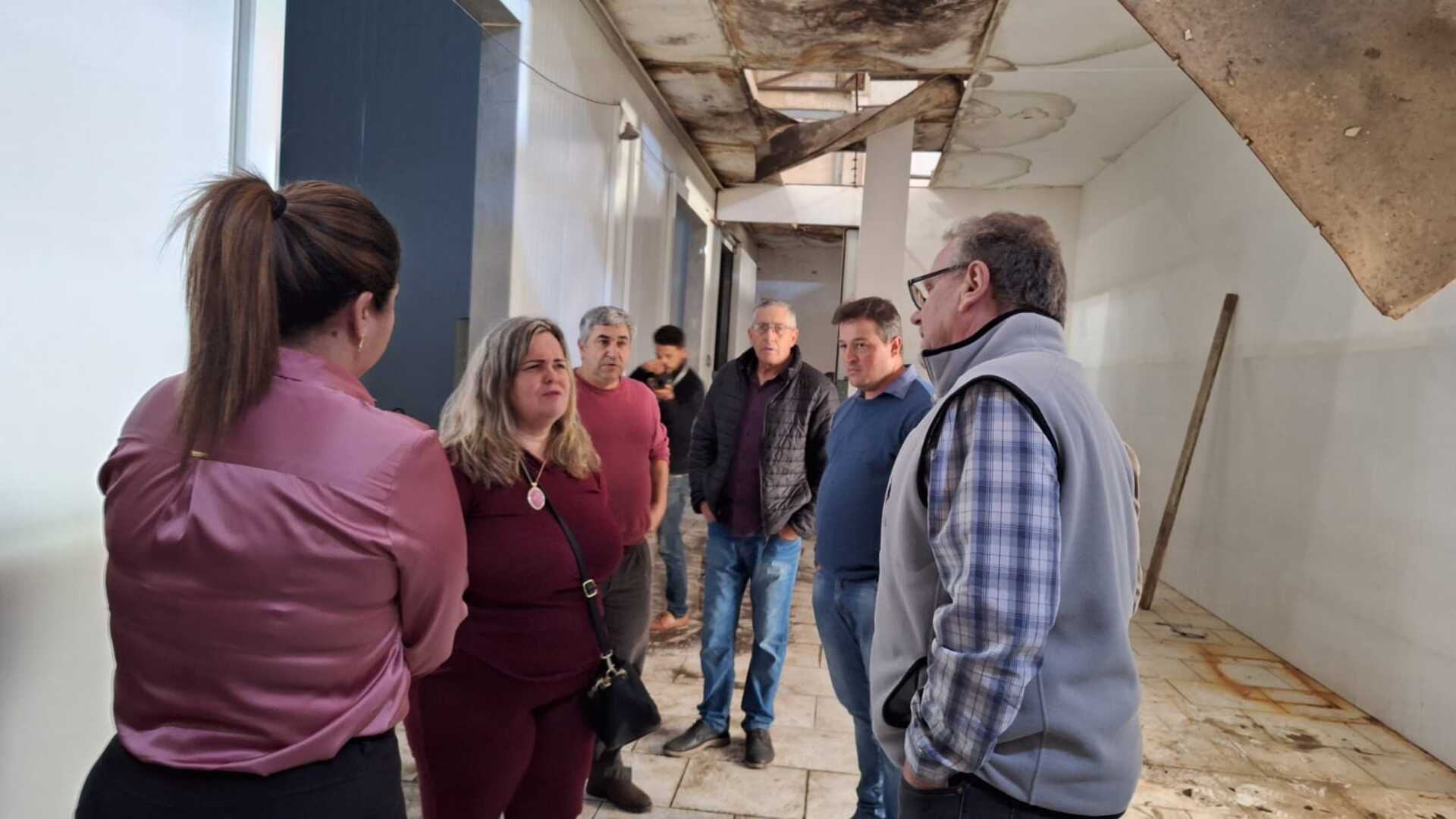 Prefeito recebeu produtores, que também verificaram situação