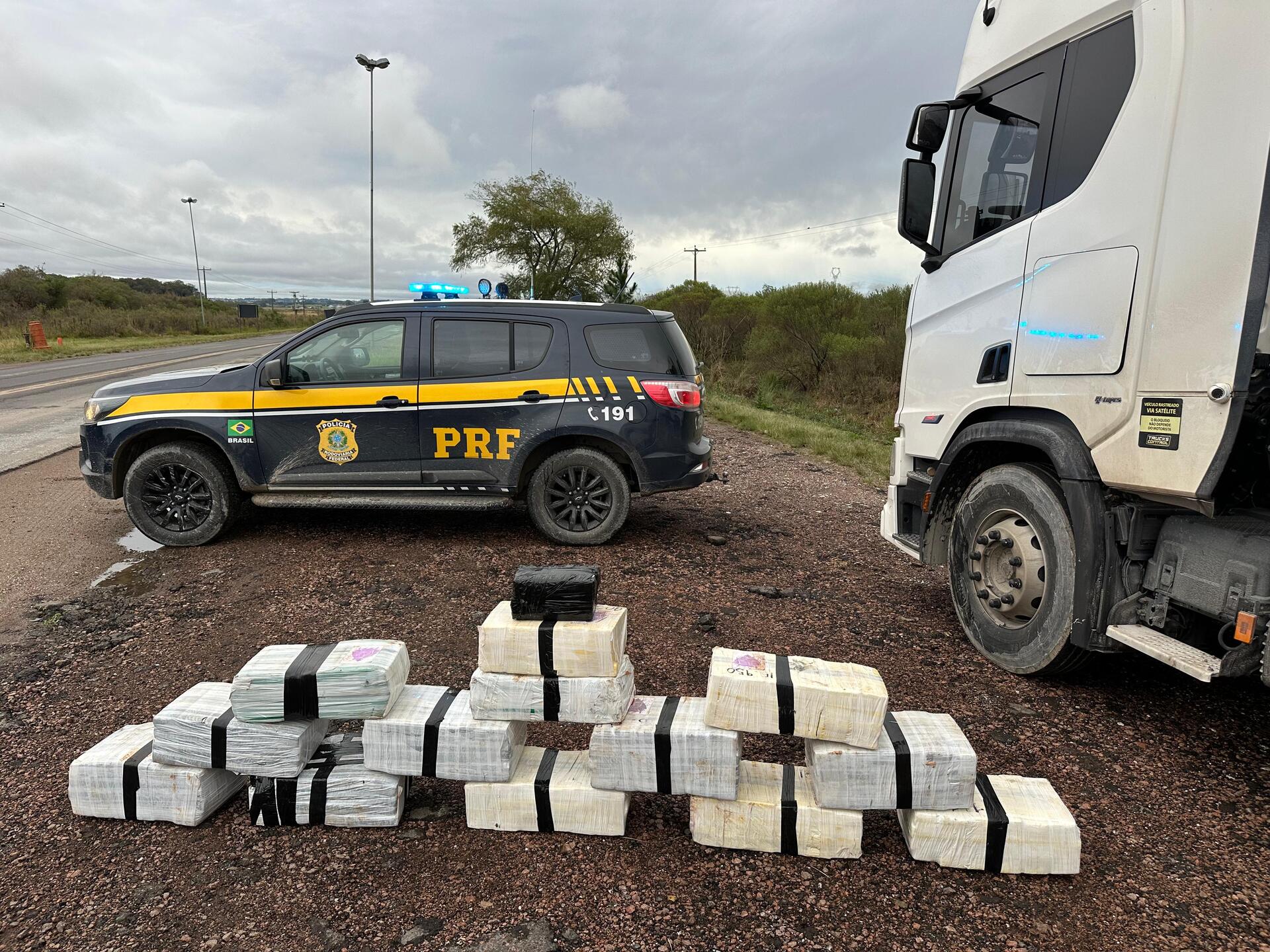 OAB Barro Preto - PRF apreende mais de 200 quilos de maconha