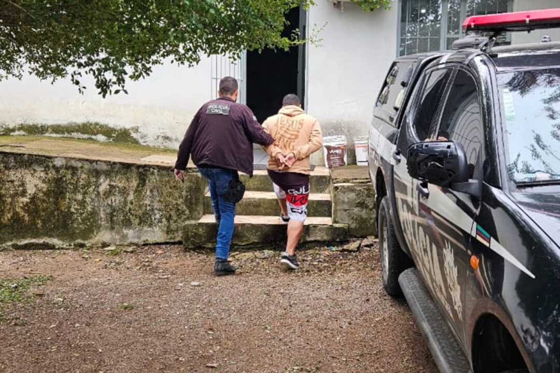 OAB Barro Preto - Homem é preso com cocaína na cama