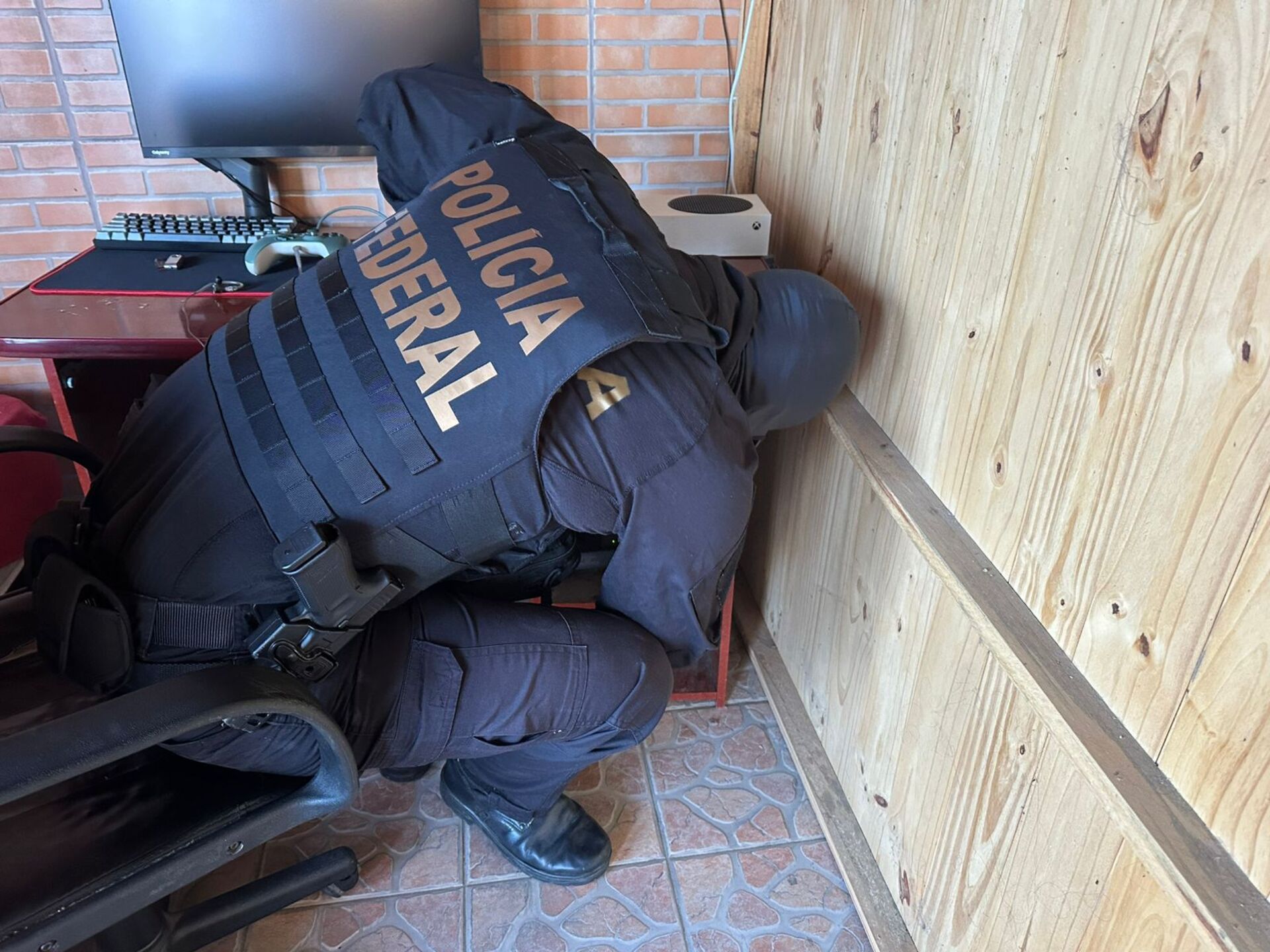 OAB Barro Preto - Jovem é investigado por armazenamento de imagens de abuso infantil