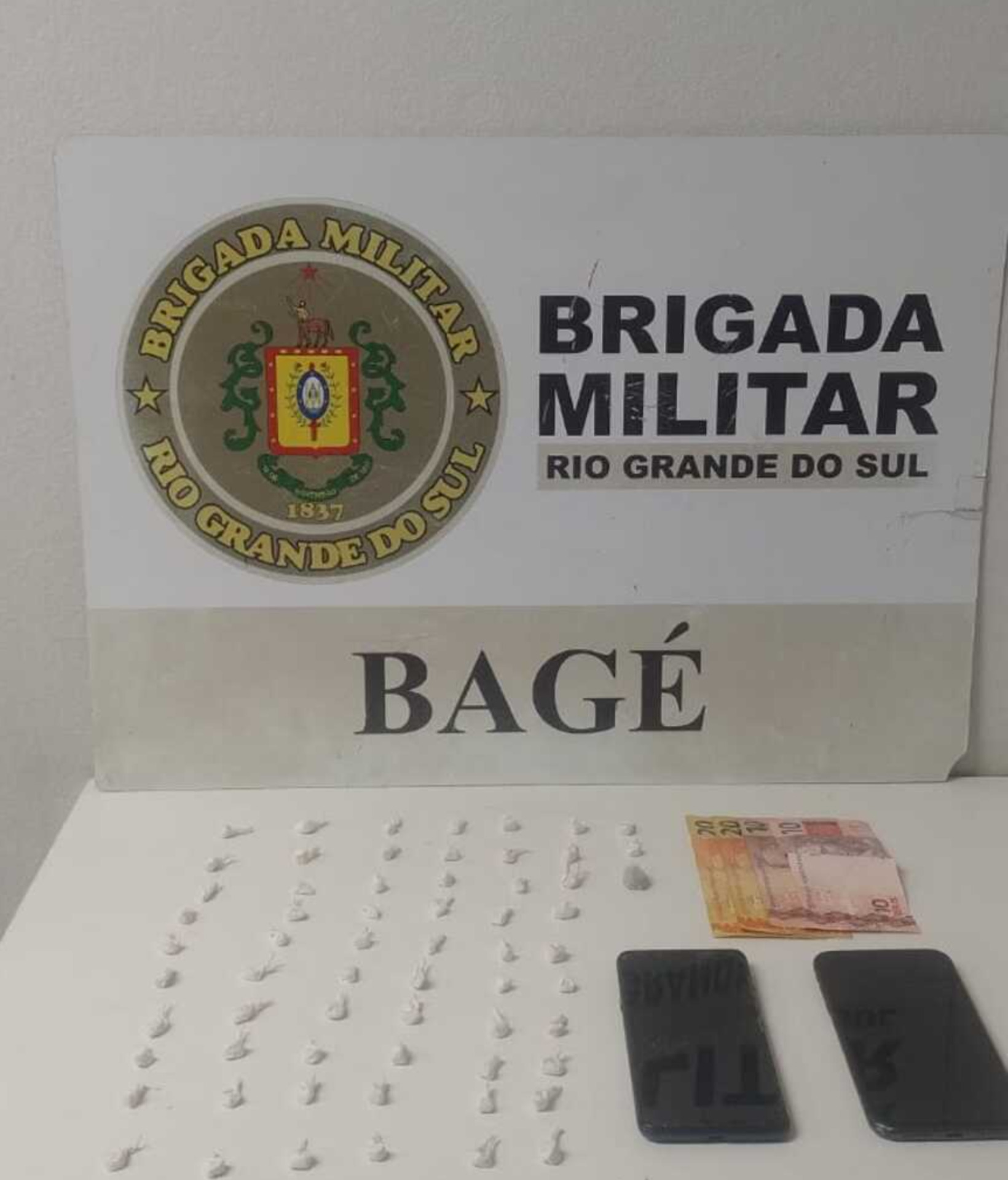 OAB Barro Preto - Três são detidos na Cohab com pedras de crack