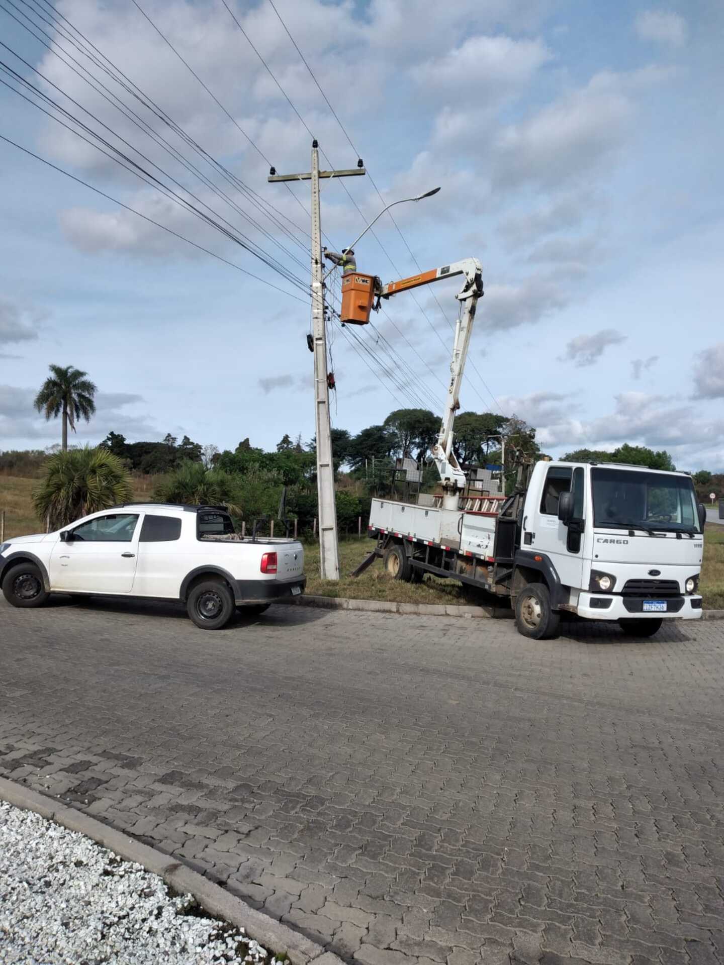 OAB Barro Preto - Iluminação em acesso à faculdade recebe melhorias