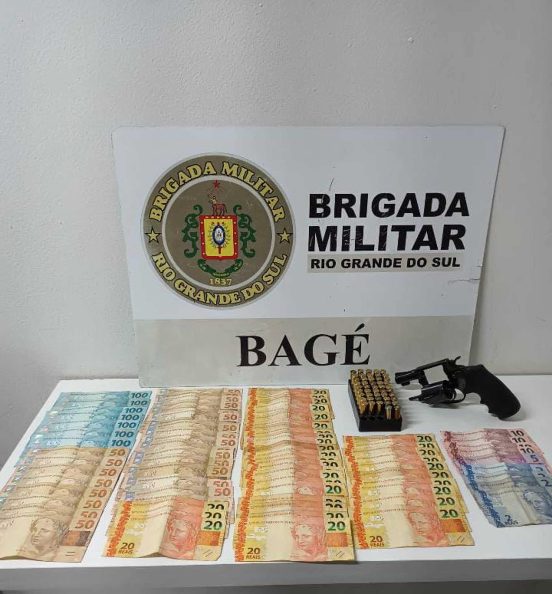 OAB Barro Preto - Traficante é preso com revólver e quase R$ 3 mil