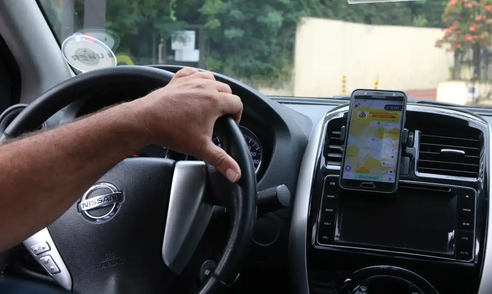 OAB Barro Preto - Projeto obriga botão de emergência em apps de transporte