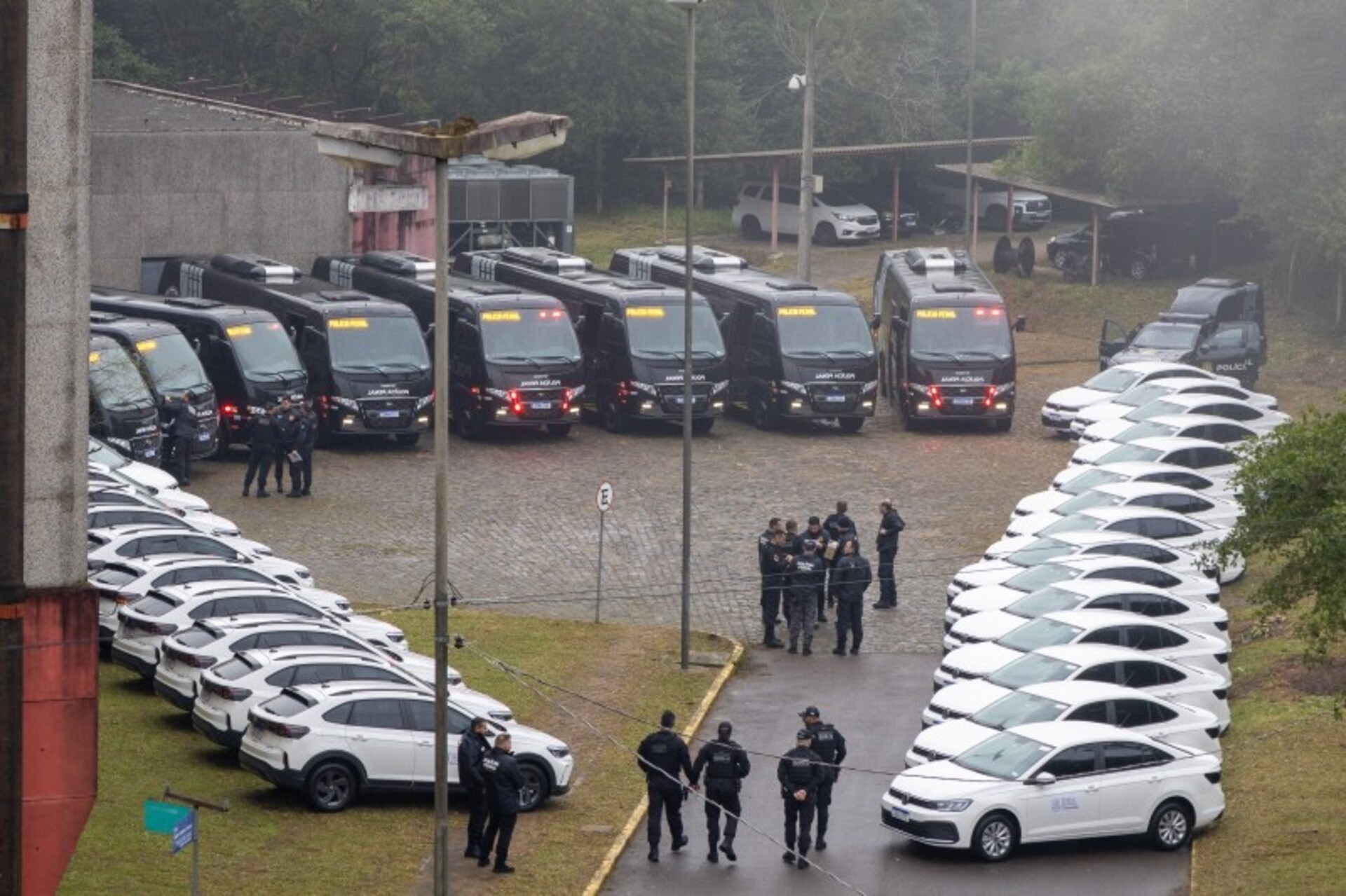 OAB Barro Preto - Polícia Penal recebe novas viaturas e micro-ônibus