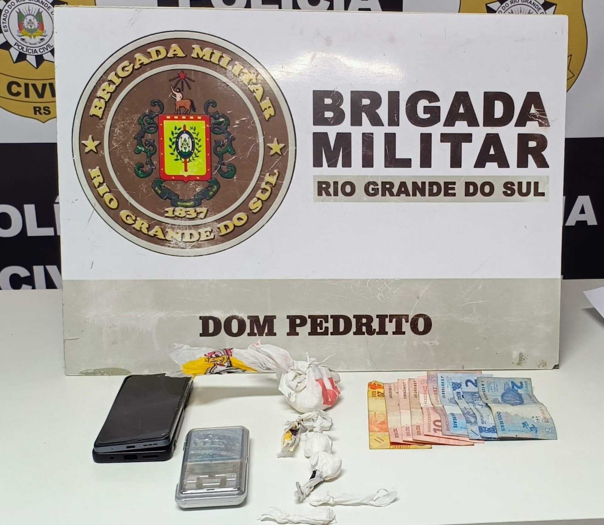 OAB Barro Preto - Policiais prendem dois homens por tráfico