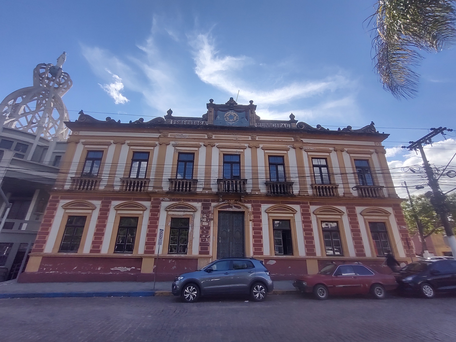 São 134 prédios com algum tipo de infiltração ou problema estrutural