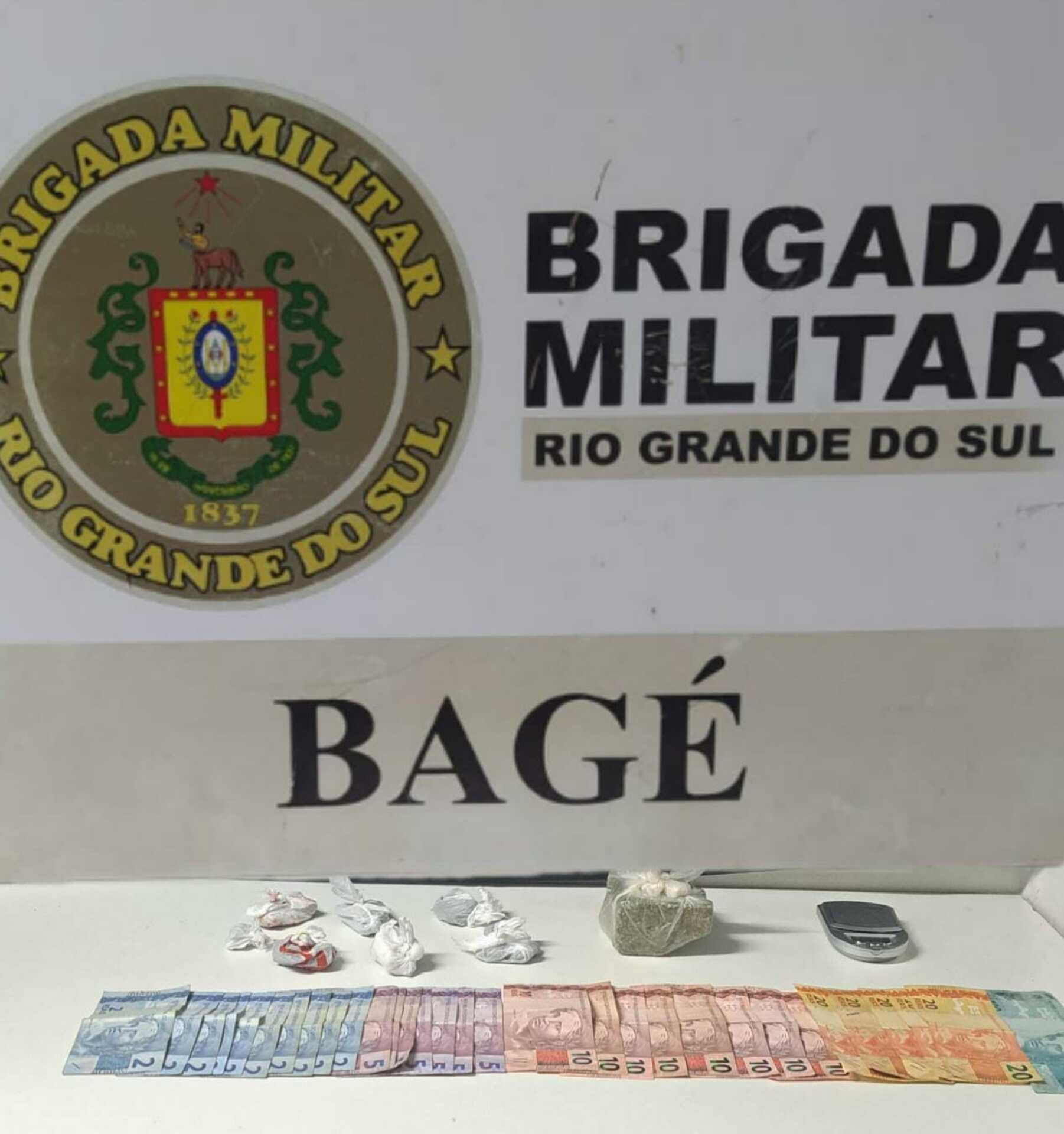 OAB Barro Preto - Traficante é preso com drogas, dinheiro e balança