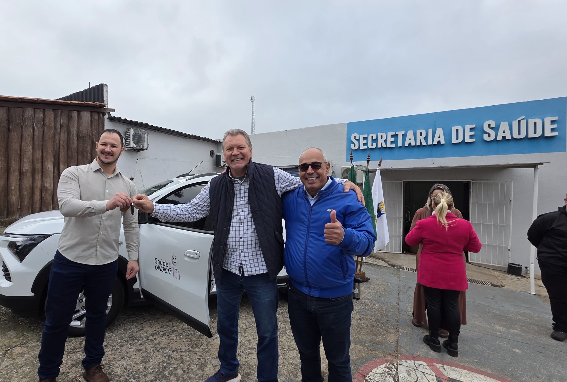 OAB Barro Preto - Afonso Hamm entrega veículo para transporte de pacientes SUS em Candiota