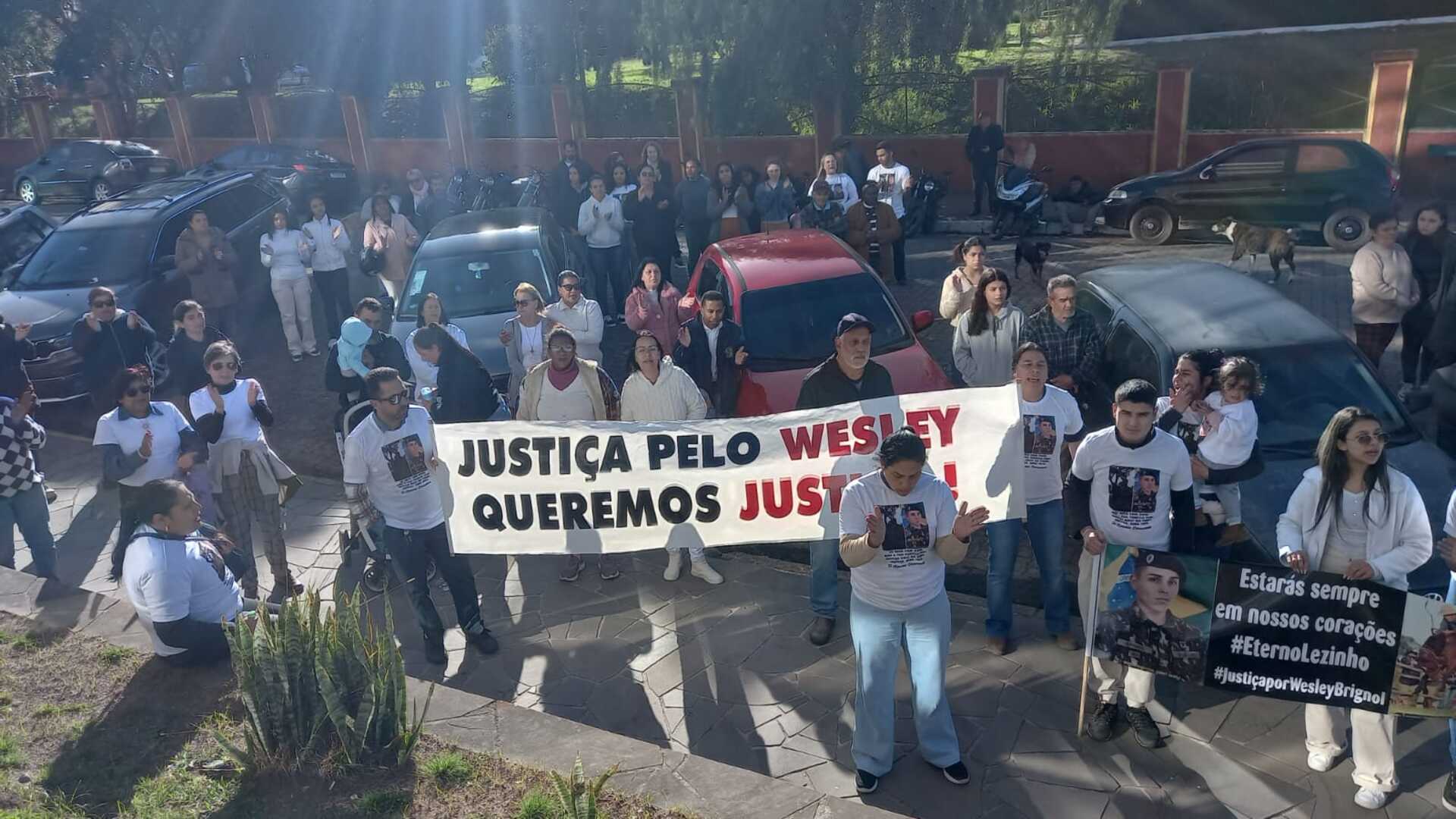 OAB Barro Preto - Família de Wesley realiza protesto e polícia prende um dos acusados