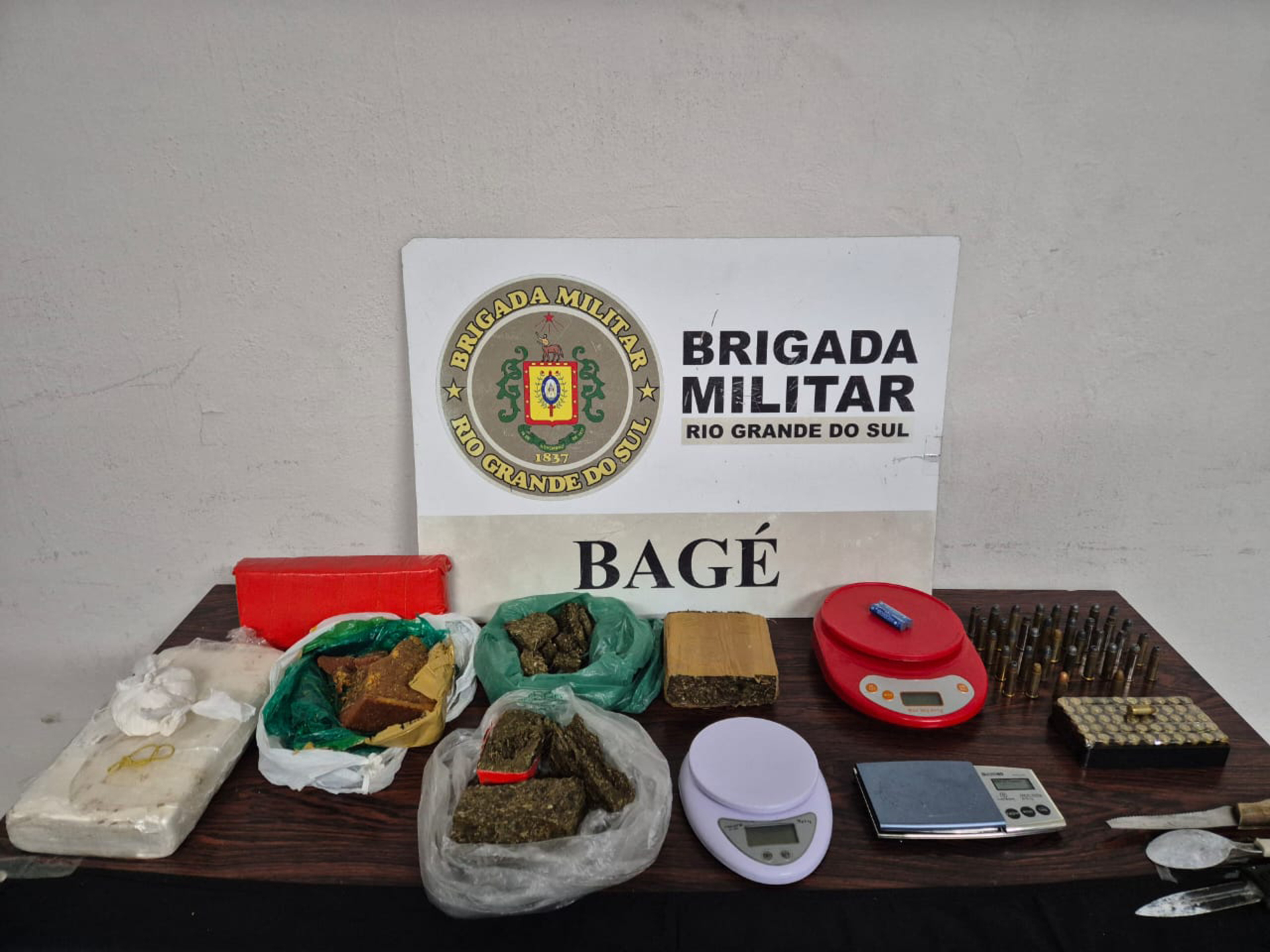 OAB Barro Preto - Brigada Militar prende dois traficantes no bairro São Jorge