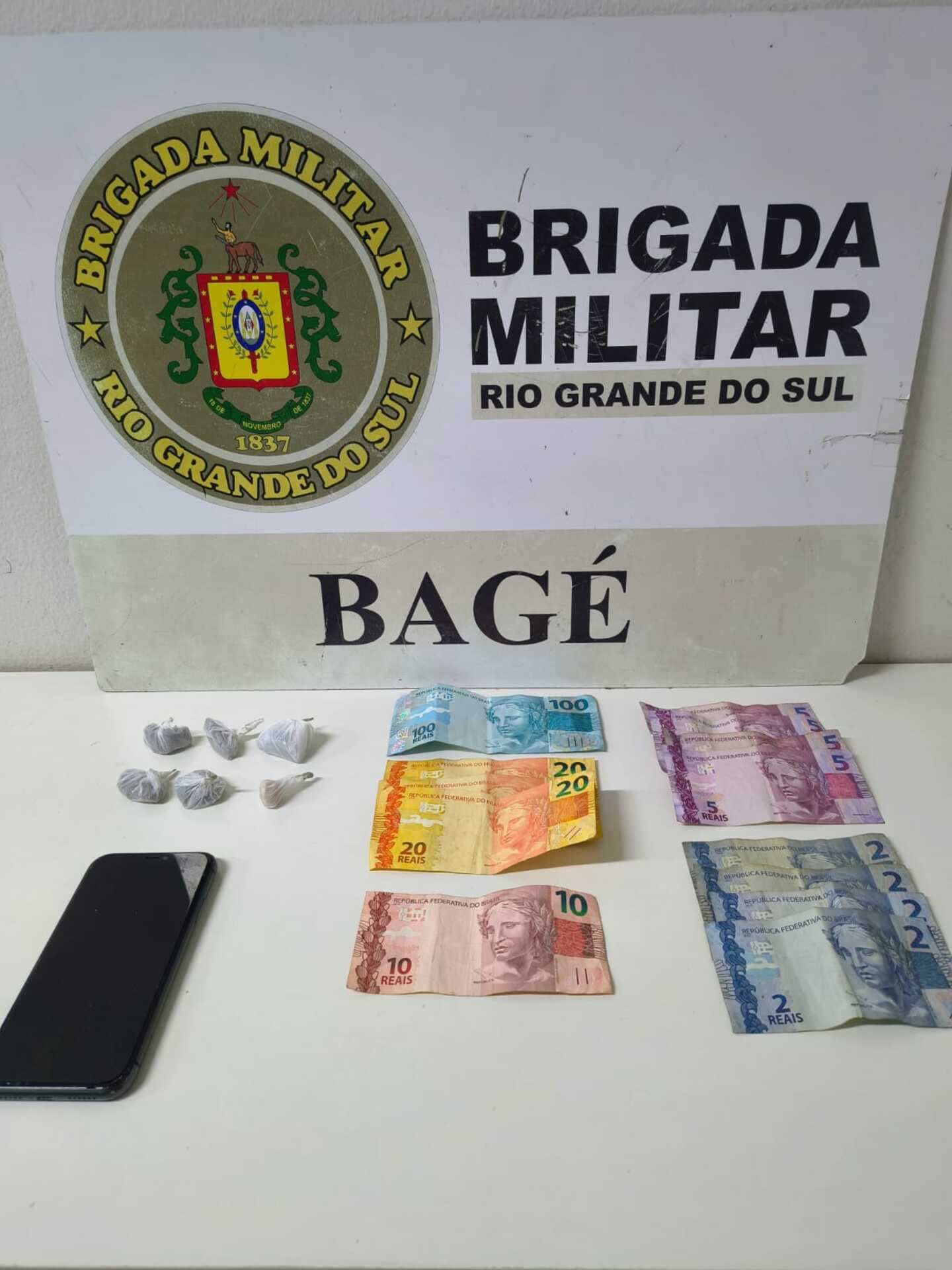 OAB Barro Preto - Policiais apreendem menor por tráfico de drogas